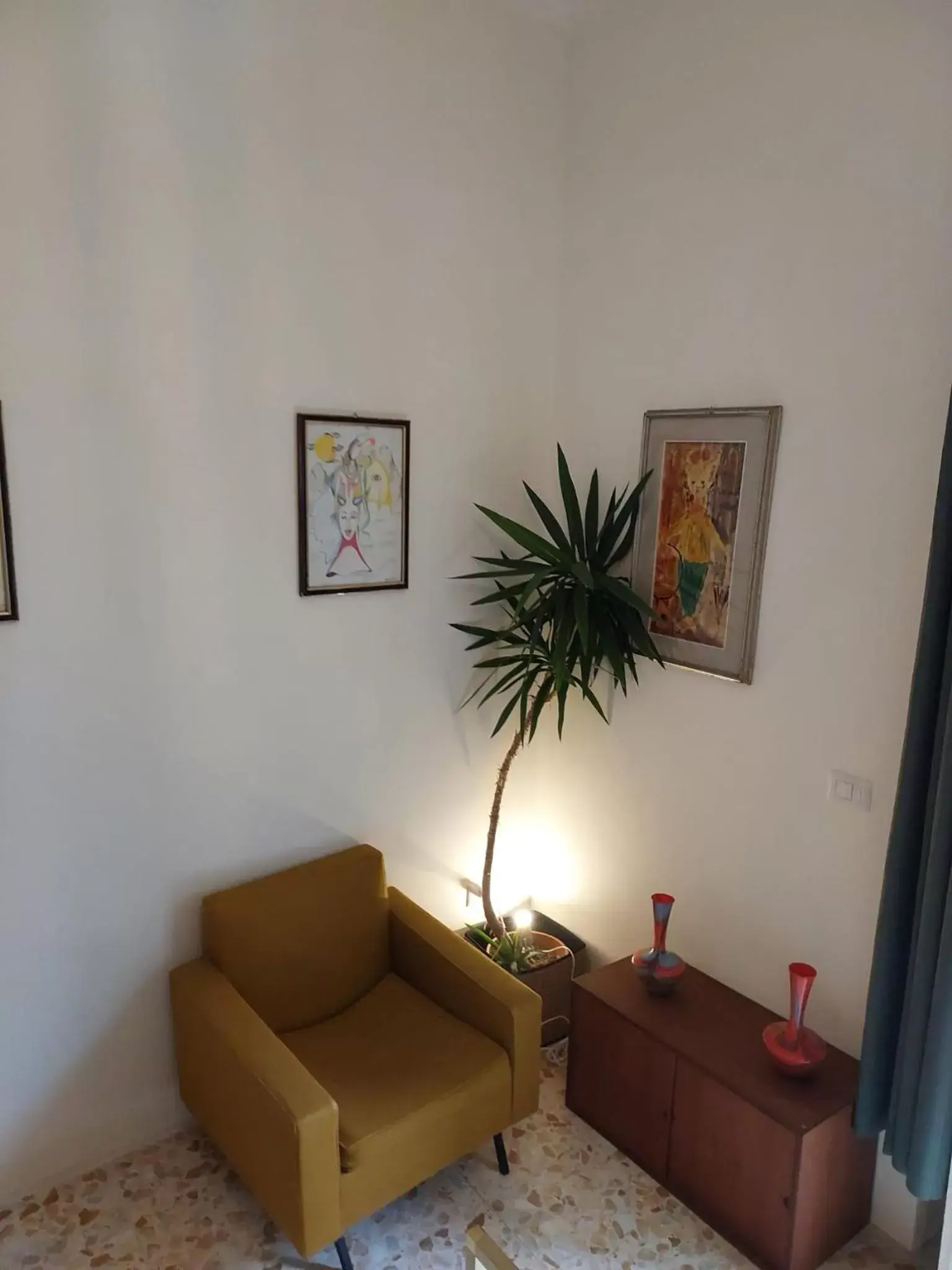 King Room with Balcony in B&B Palazzo Carafa di Montorio King Room with Balcony in B&B Palazzo Carafa di Montorio