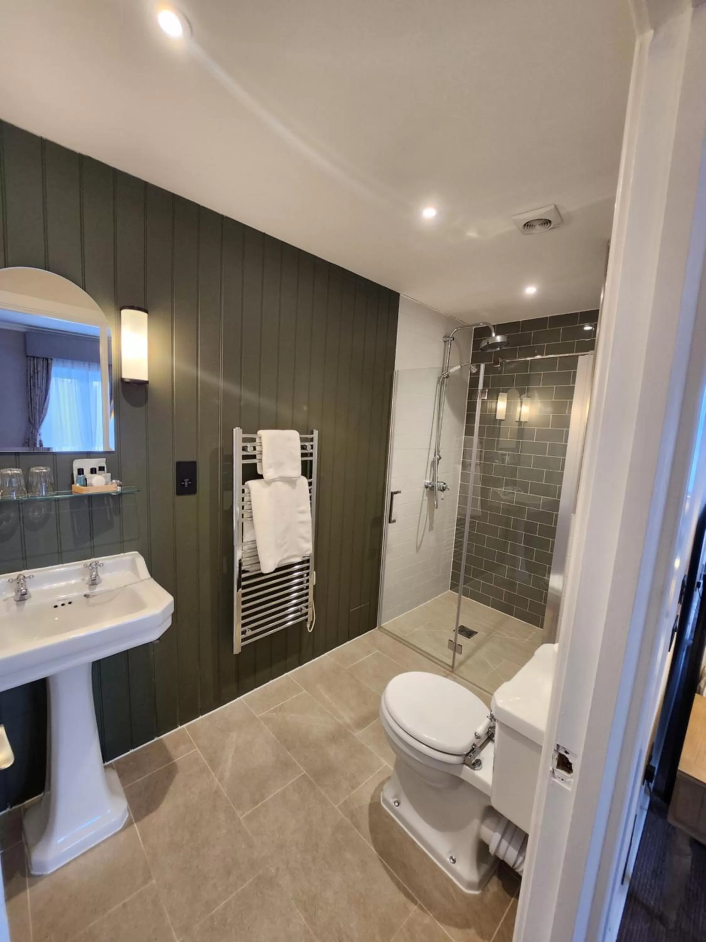 Bathroom in Stanton House Hotel