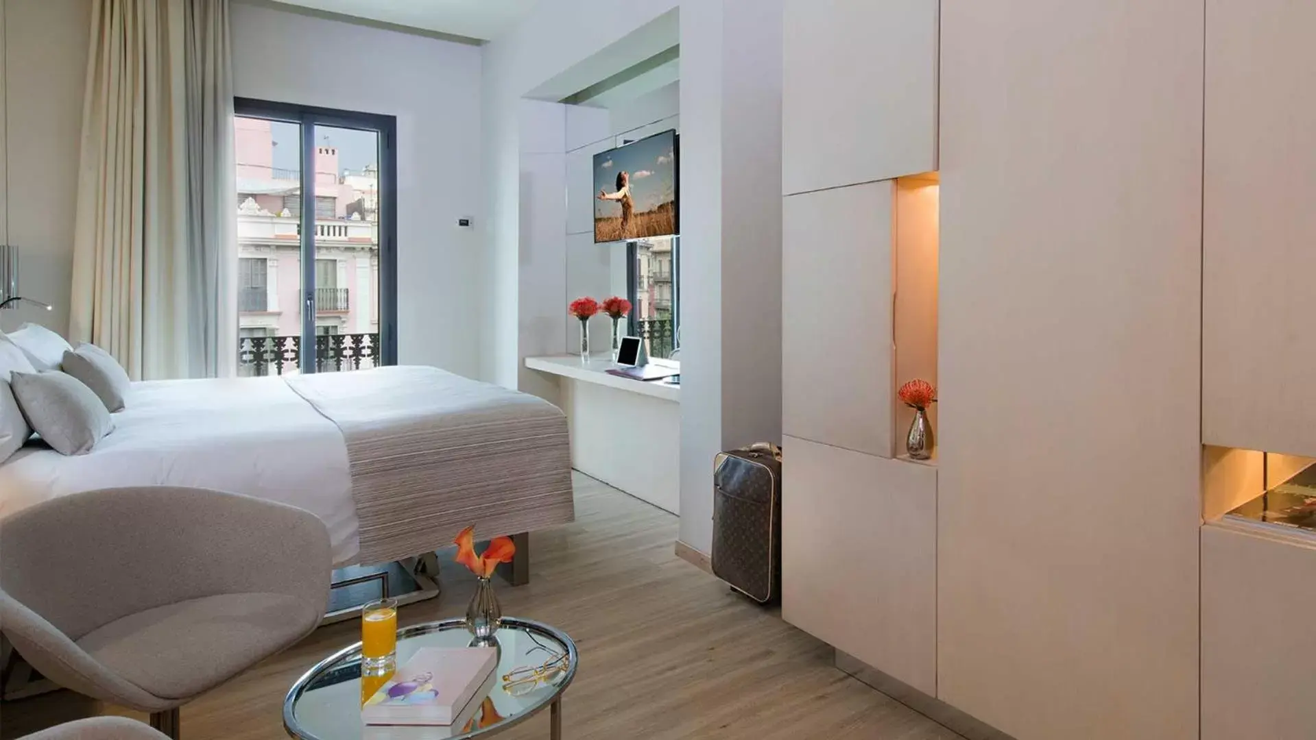 Superior Room with Balcony in Cram Hotel Superior Room with Balcony in Cram Hotel