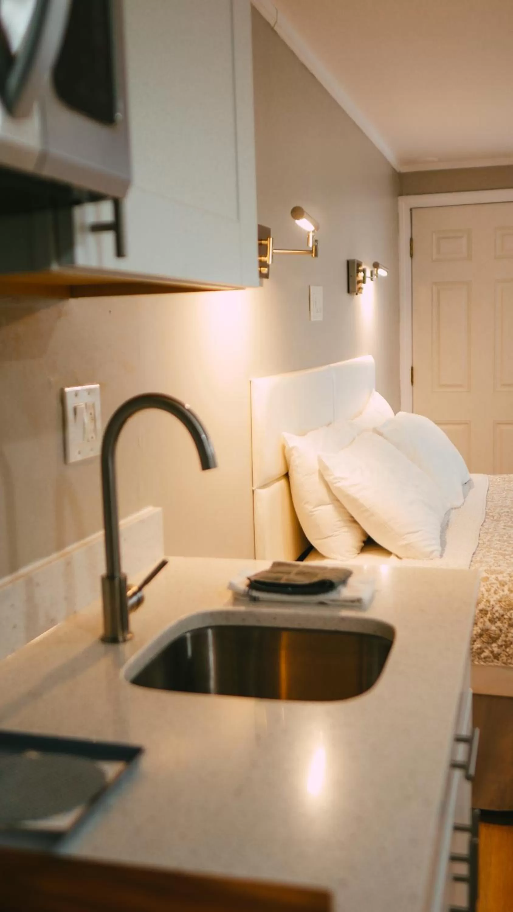 Kitchen or kitchenette, Kitchen/Kitchenette in The Atlantic Motel