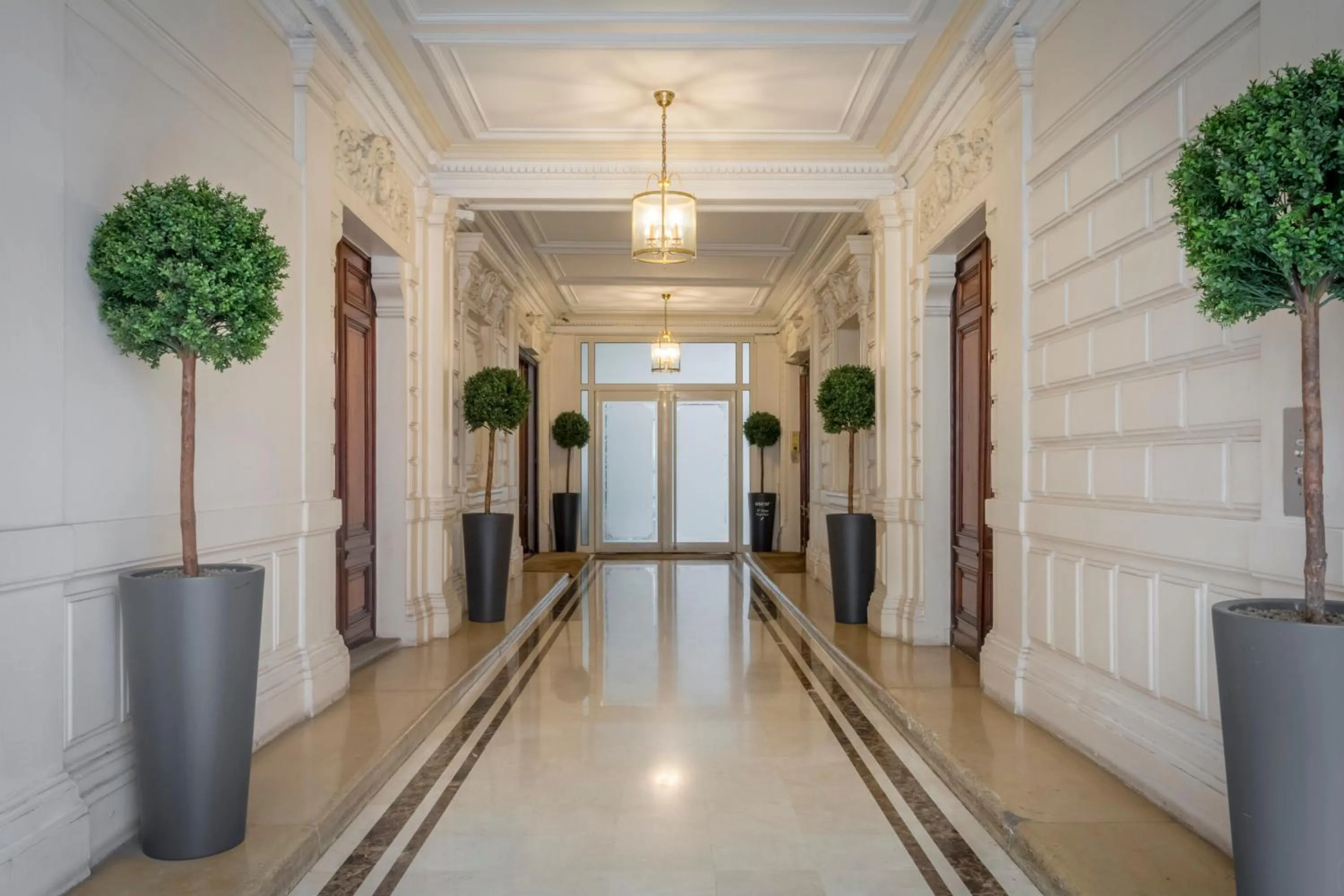 Lobby or reception in Hotel 33 Marbeuf