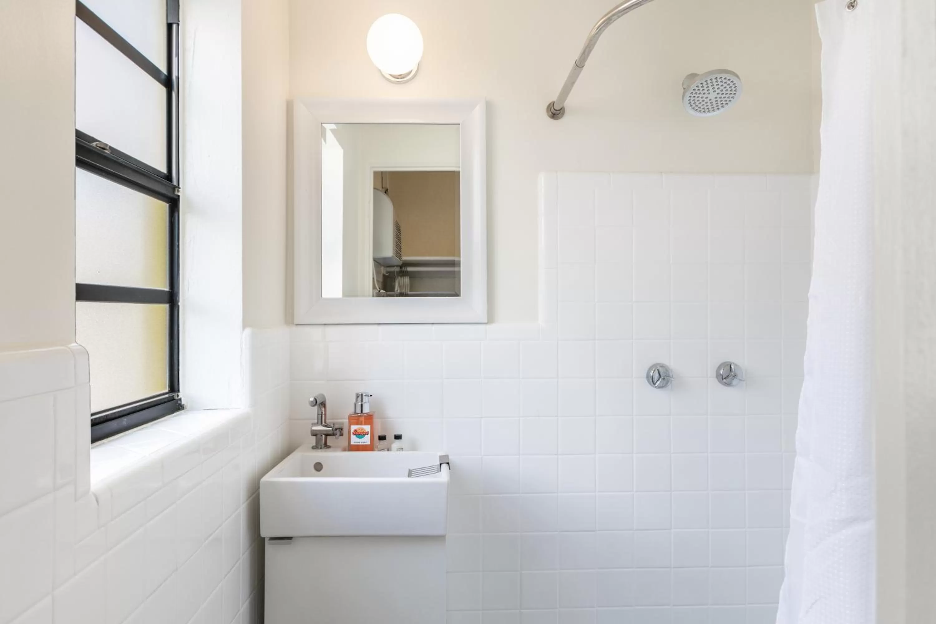 Bathroom in Sunset Inn and Cottages