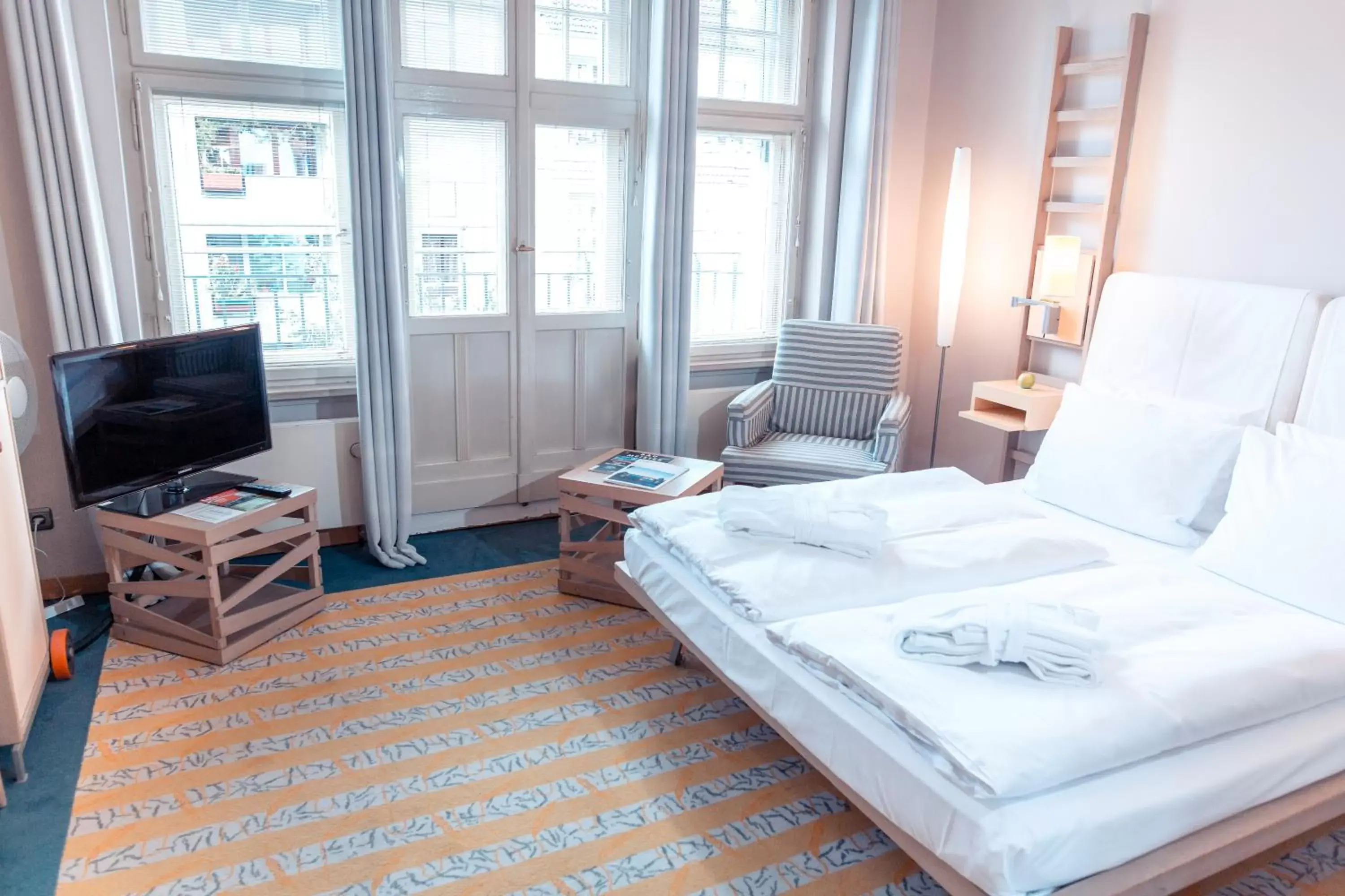 Superior Queen Room in Hotel Bleibtreu Berlin by Golden Tulip Superior Queen Room in Hotel Bleibtreu Berlin by Golden Tulip