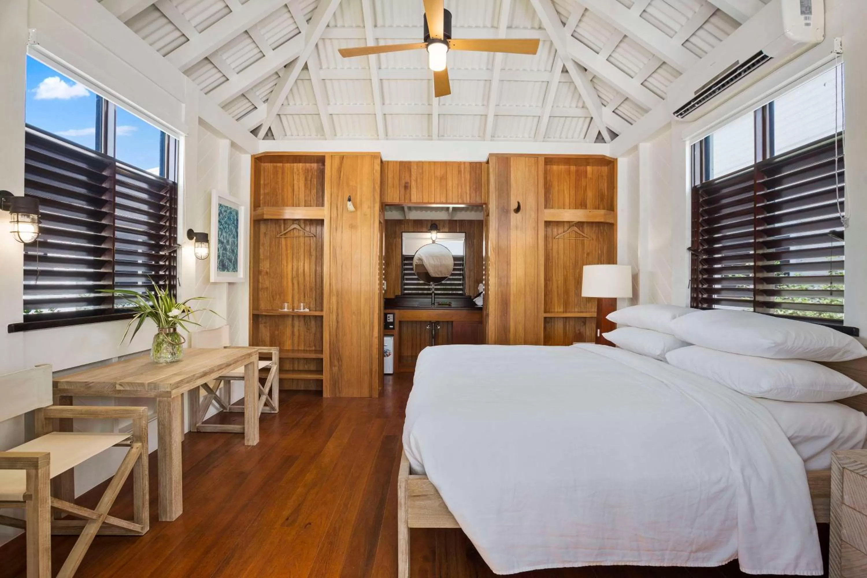 Bedroom, Bed in Mahogany Bay Resort and Beach Club, Curio Collection