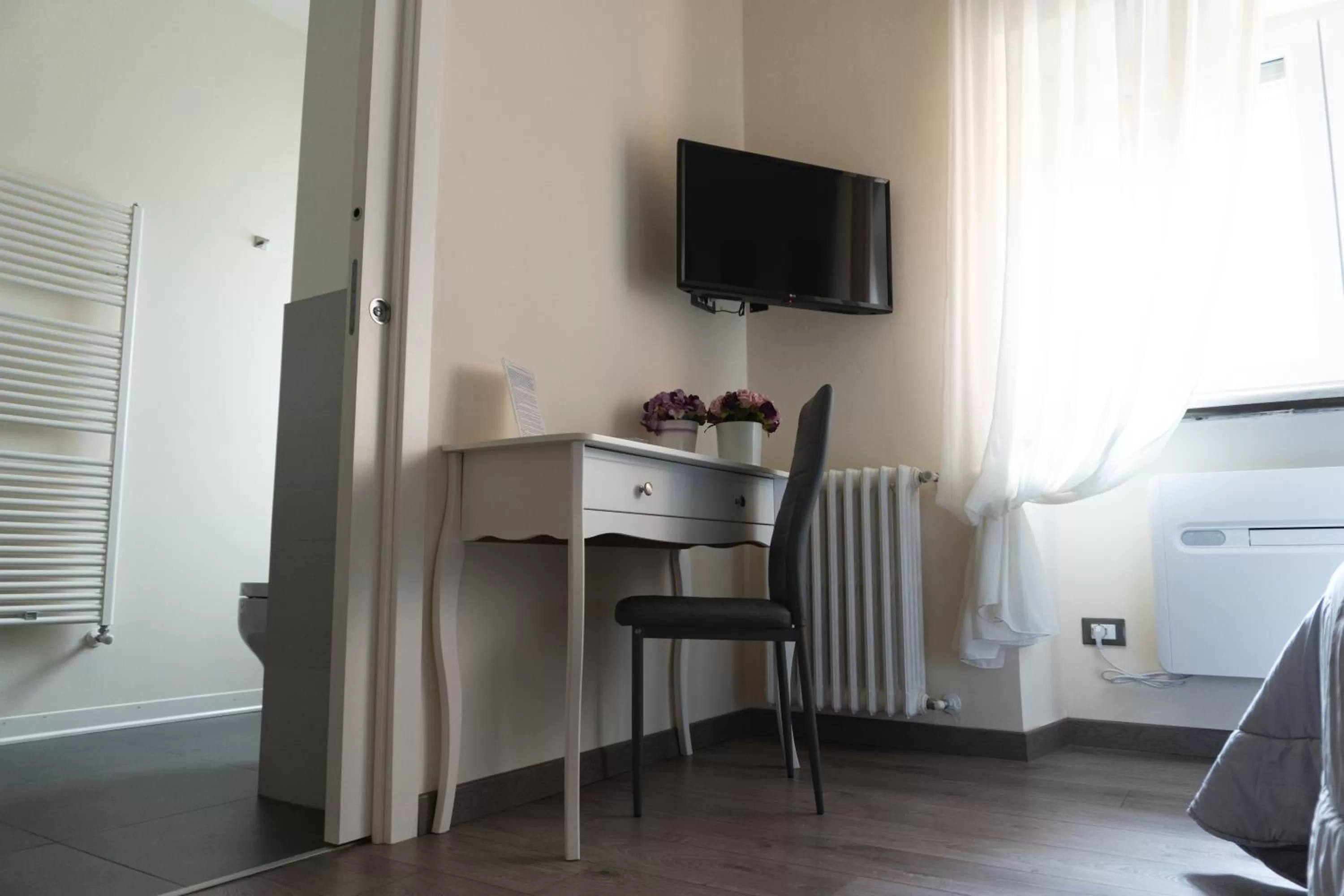 TV and multimedia, TV/Entertainment Center in Maison Gentile