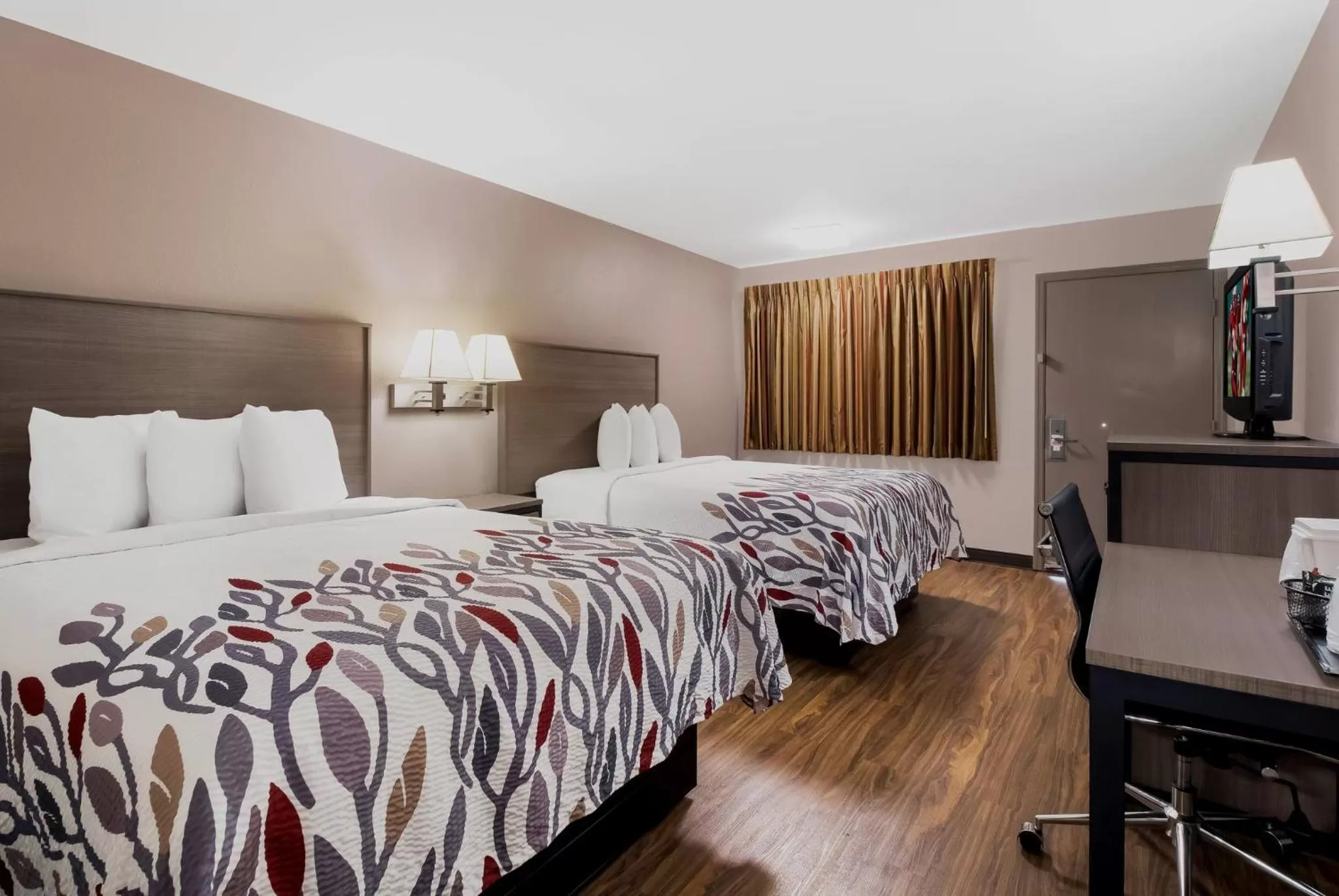 Bedroom, Bed in Red Roof Inn Chattanooga - Lookout Mountain