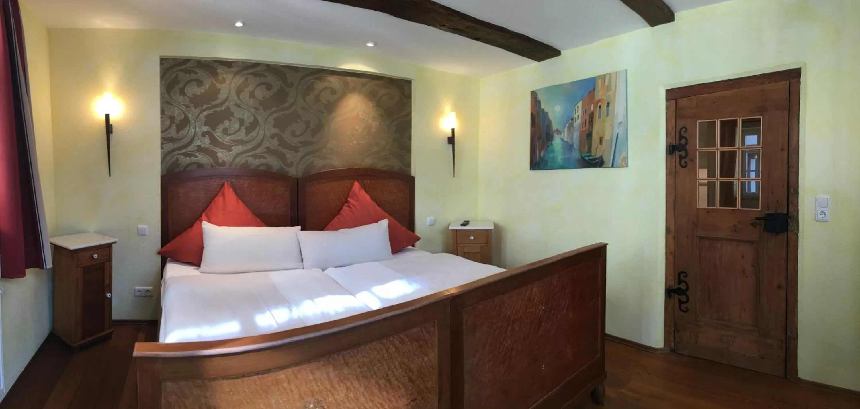 Photo of the whole room, Bed in Fachwerk-Hotel Eisenbart