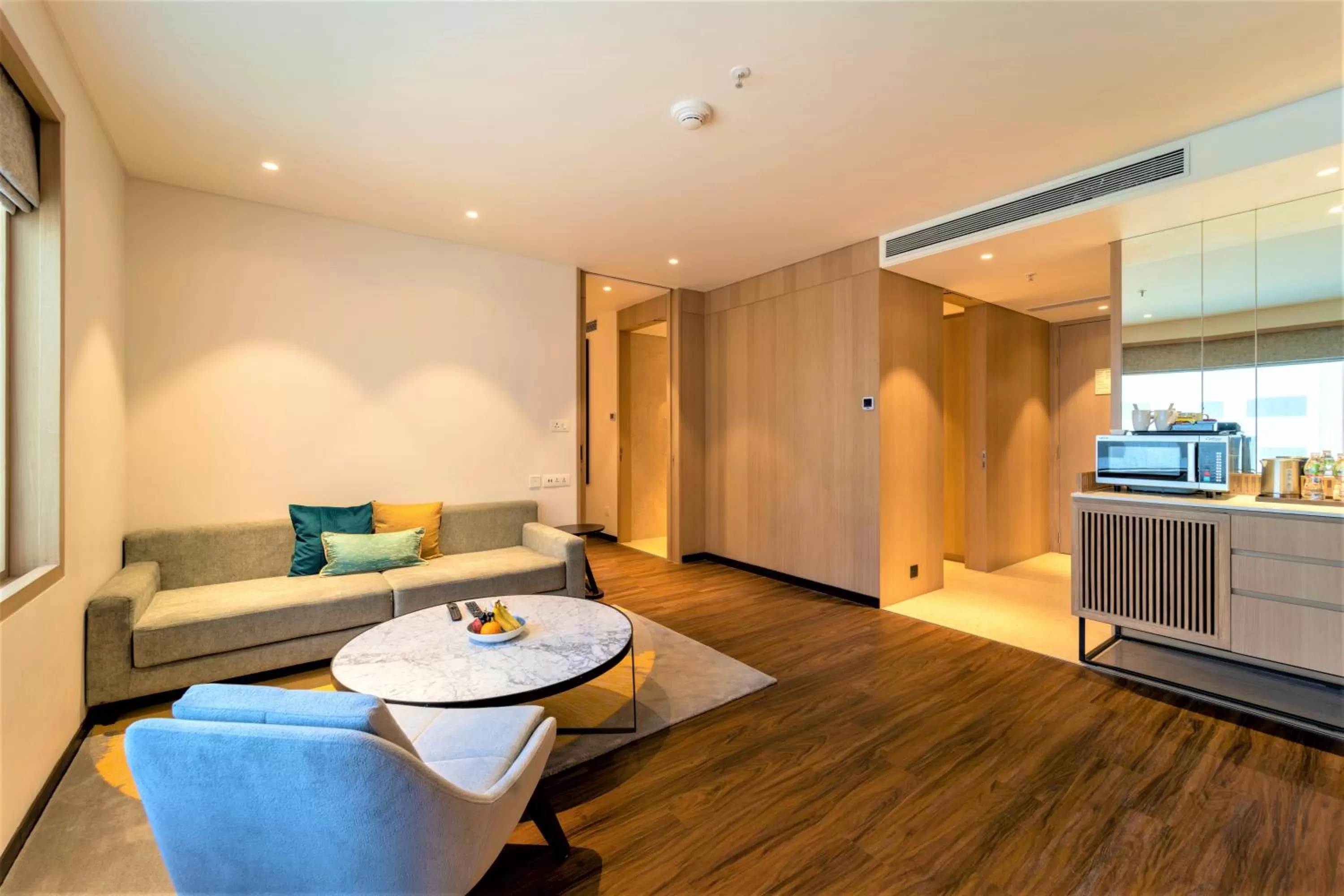 Living room in Courtyard by Marriott Vadodara