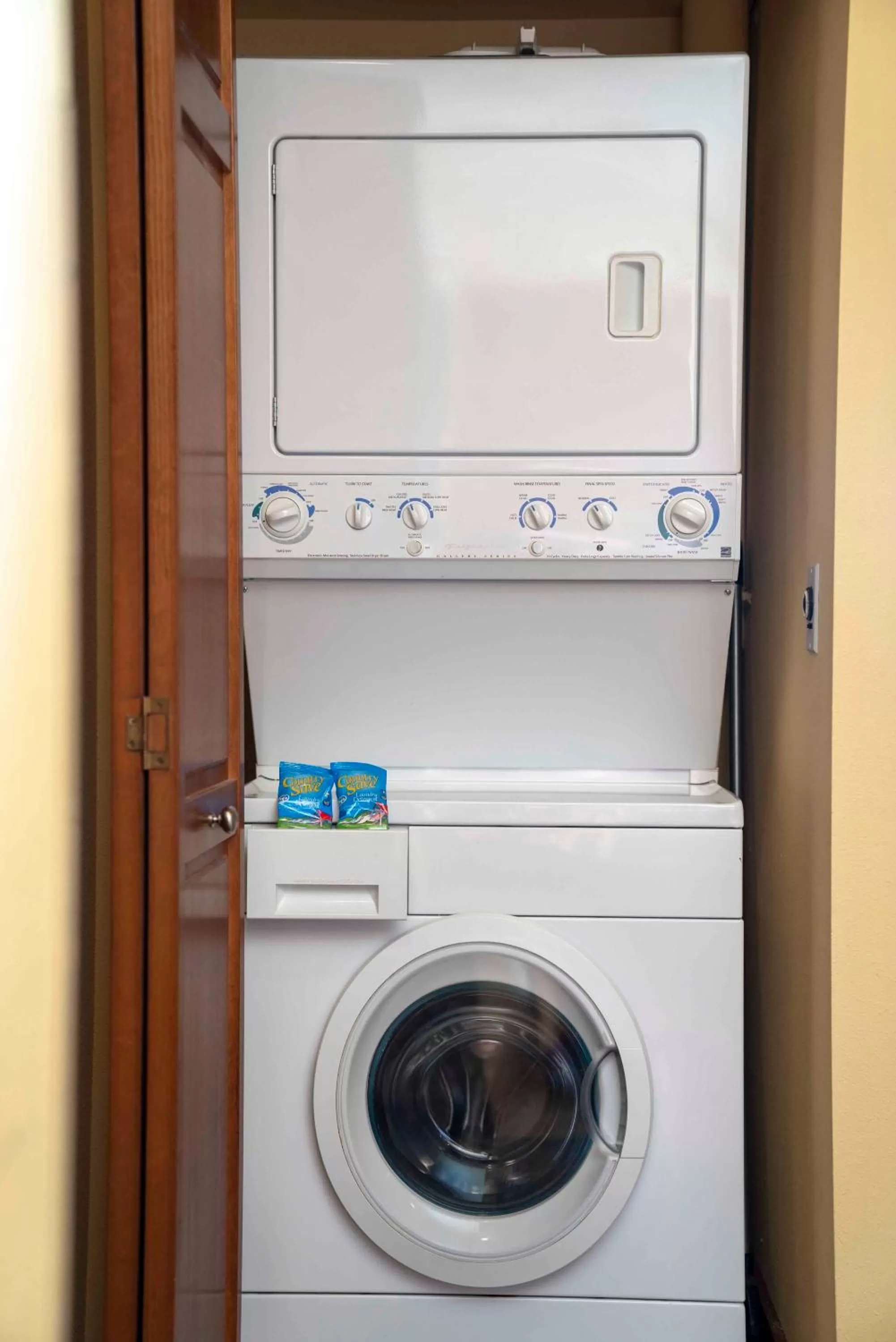 washing machine in Raintree's Sandcastle, Birch Bay