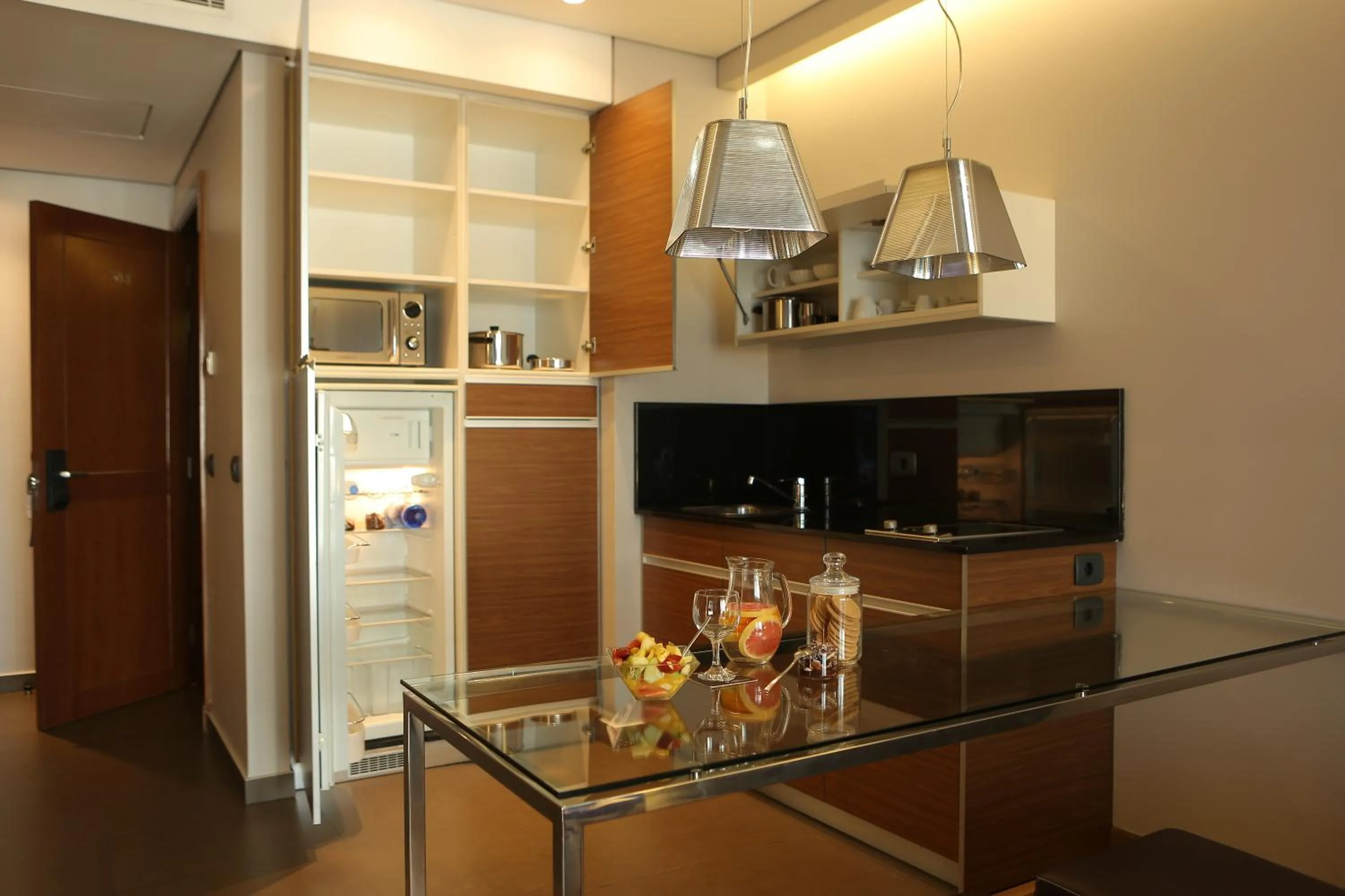 Kitchen or kitchenette in ParkTower Suites