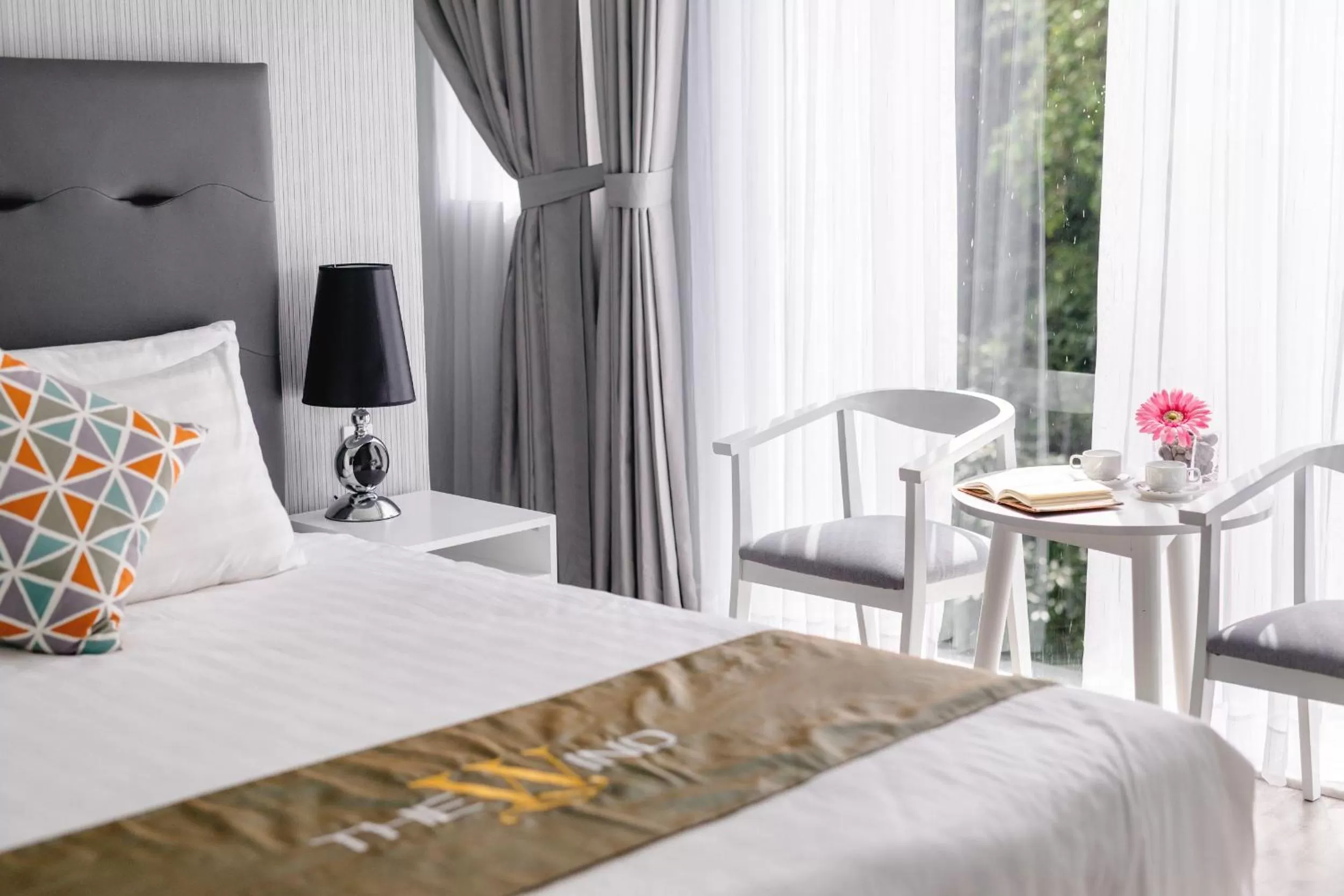 Standard Queen Room in The Wind Mountainside Hotel