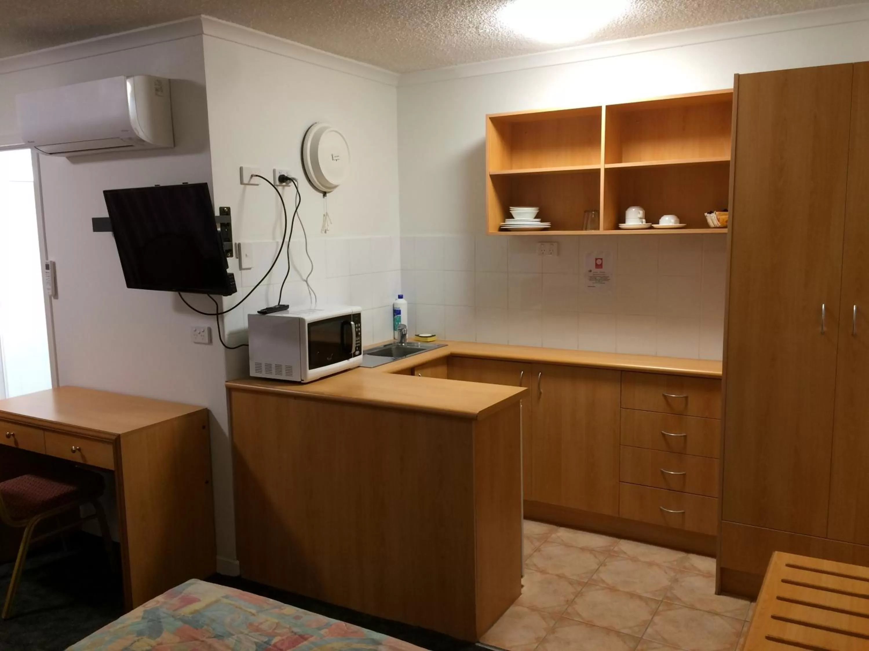 Kitchen or kitchenette in Edgecliff Lodge Motel