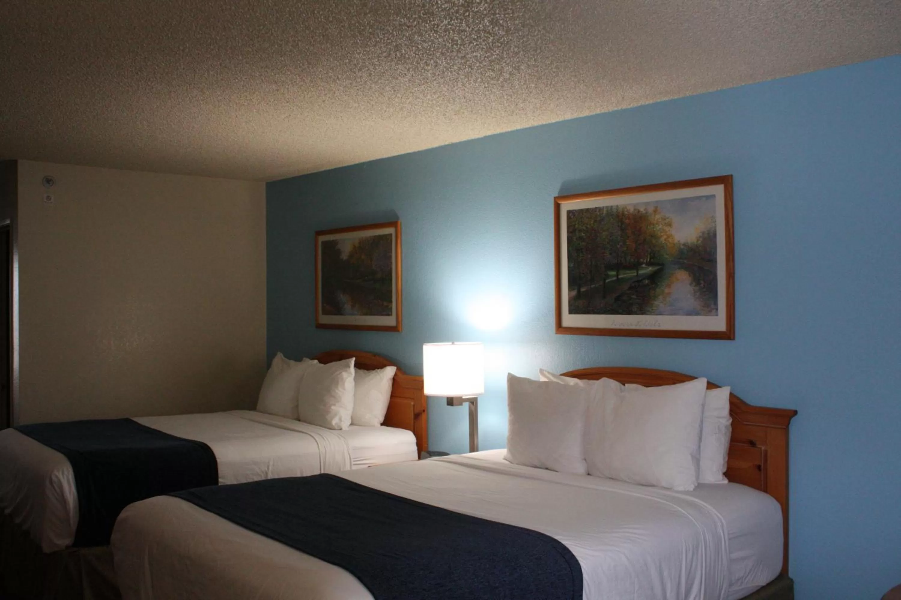 Bed in Baymont by Wyndham Yakima Riverfront