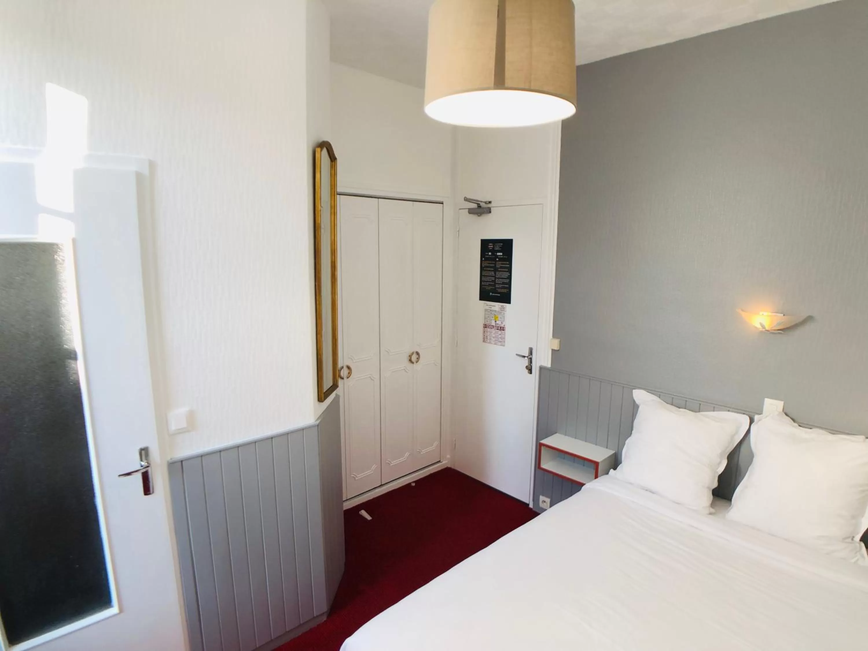 Bed in Cit'Hotel Le Volney