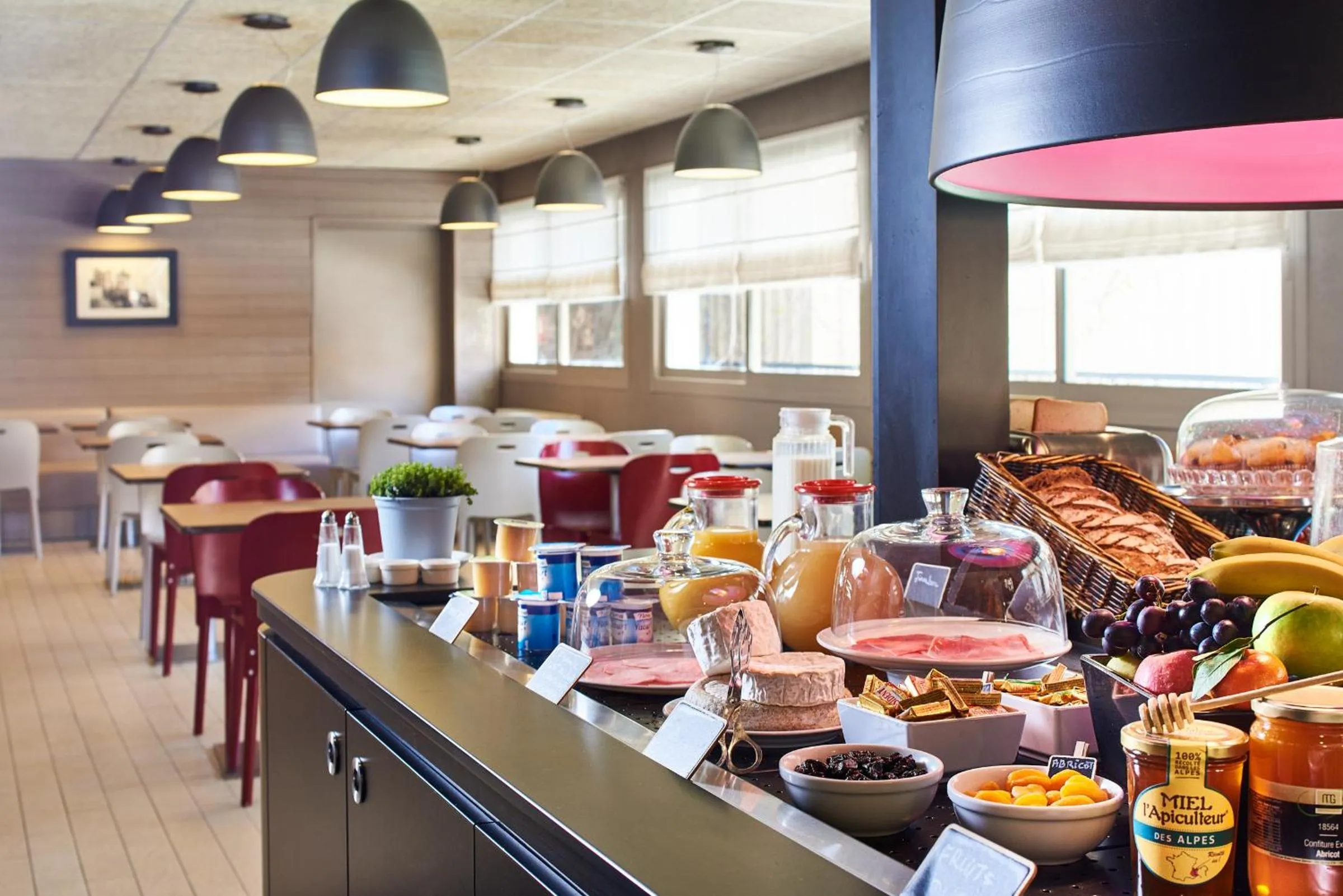 Breakfast in Campanile Hotel Nice Centre Acropolis