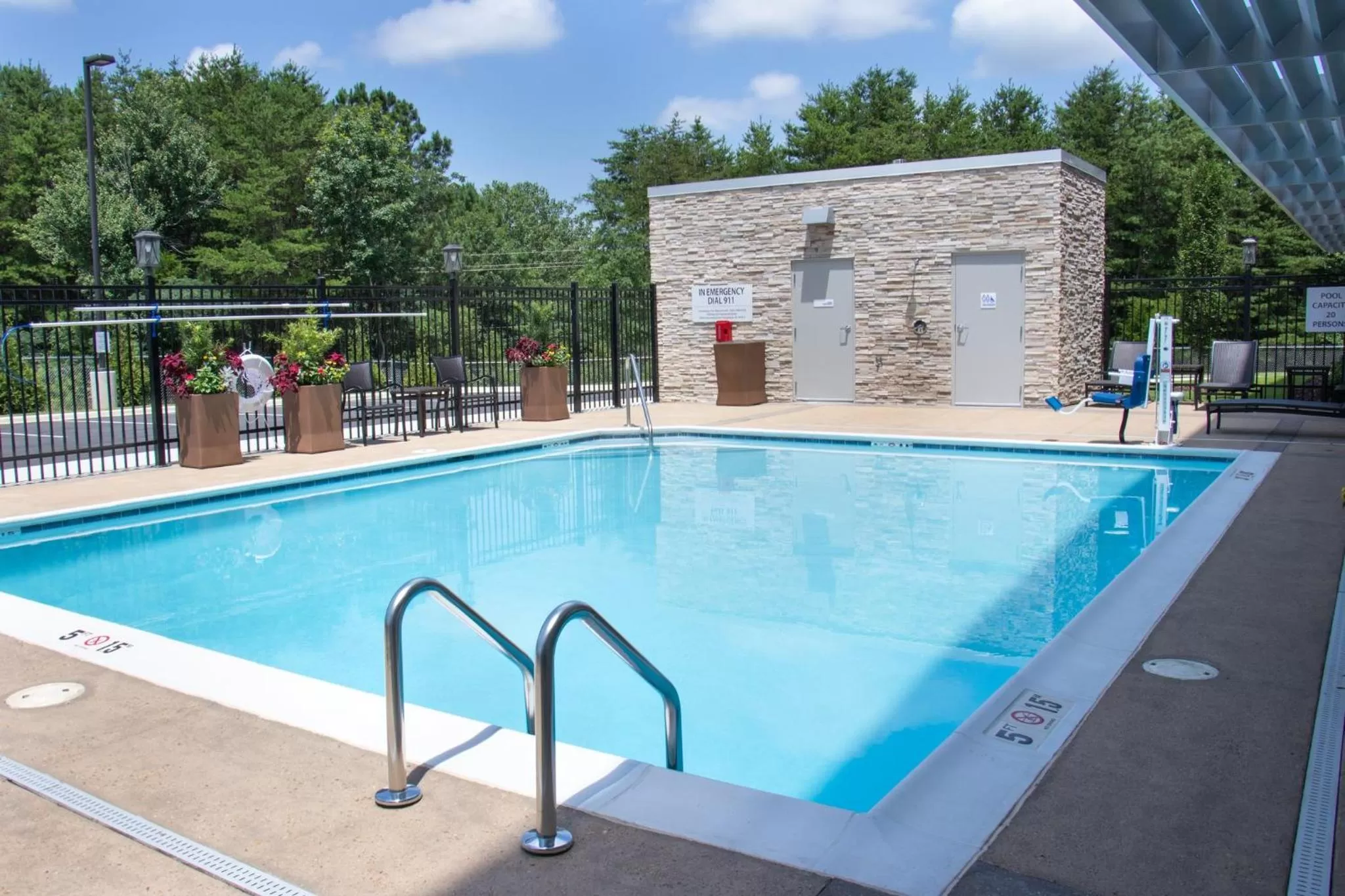 Swimming pool in Holiday Inn Express & Suites Tuscaloosa East by IHG