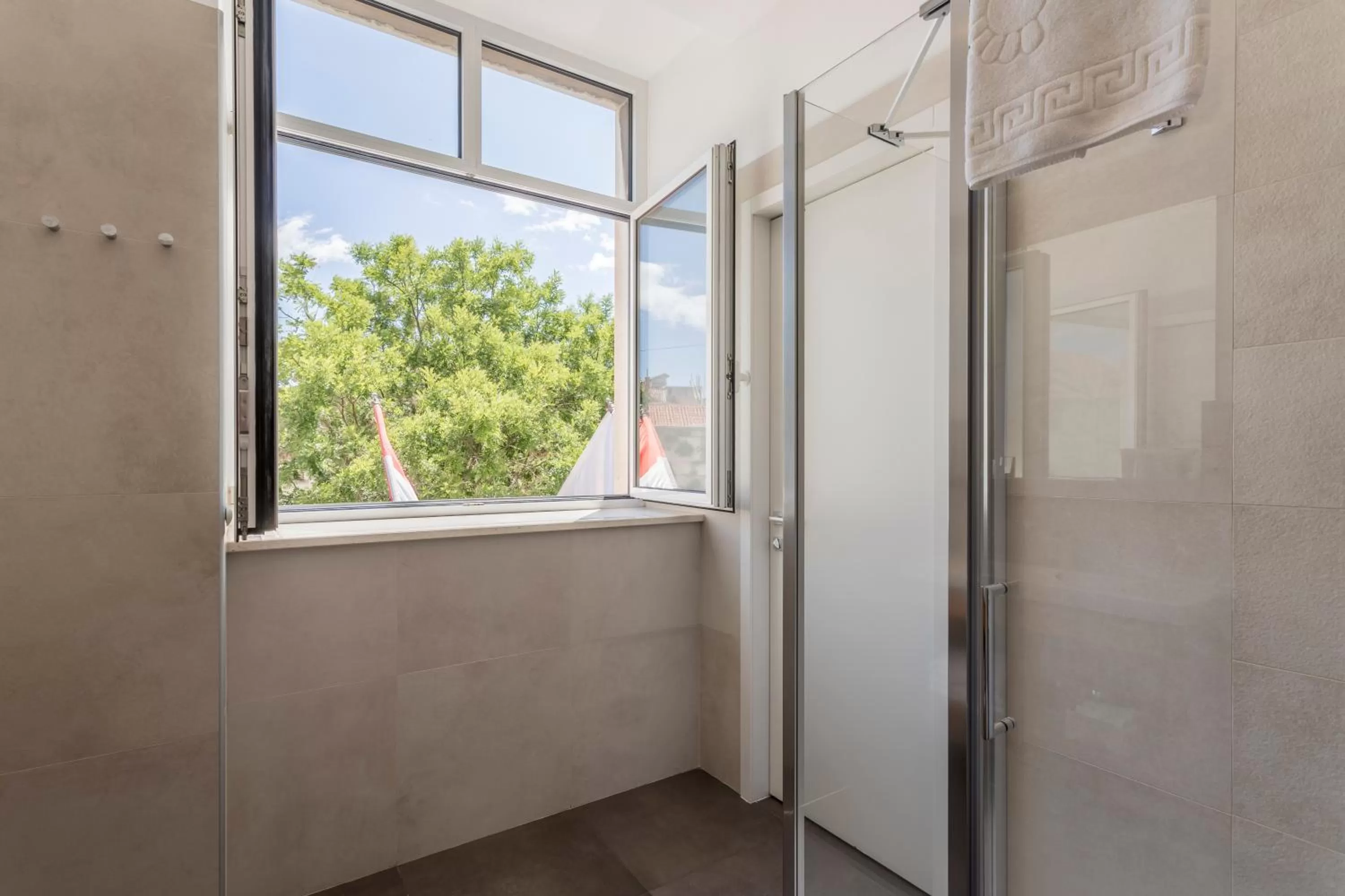 Shower in Cornaro Hotel