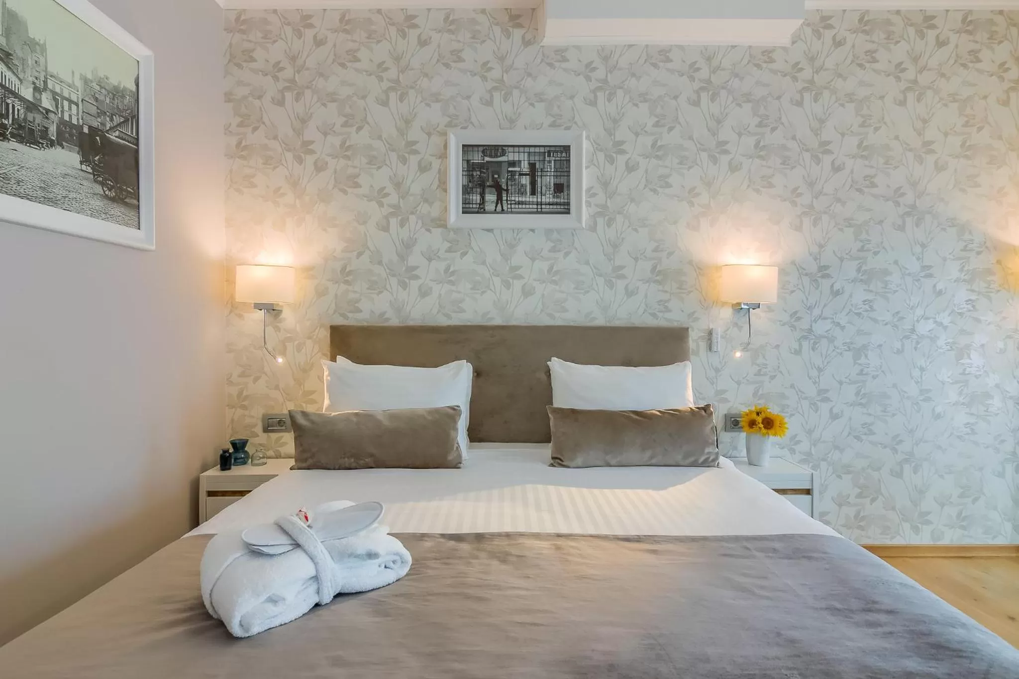 Bed in New Era Hotel Old Town Party Zone Bucharest- parking with fee nearby - NOT at the hotel !