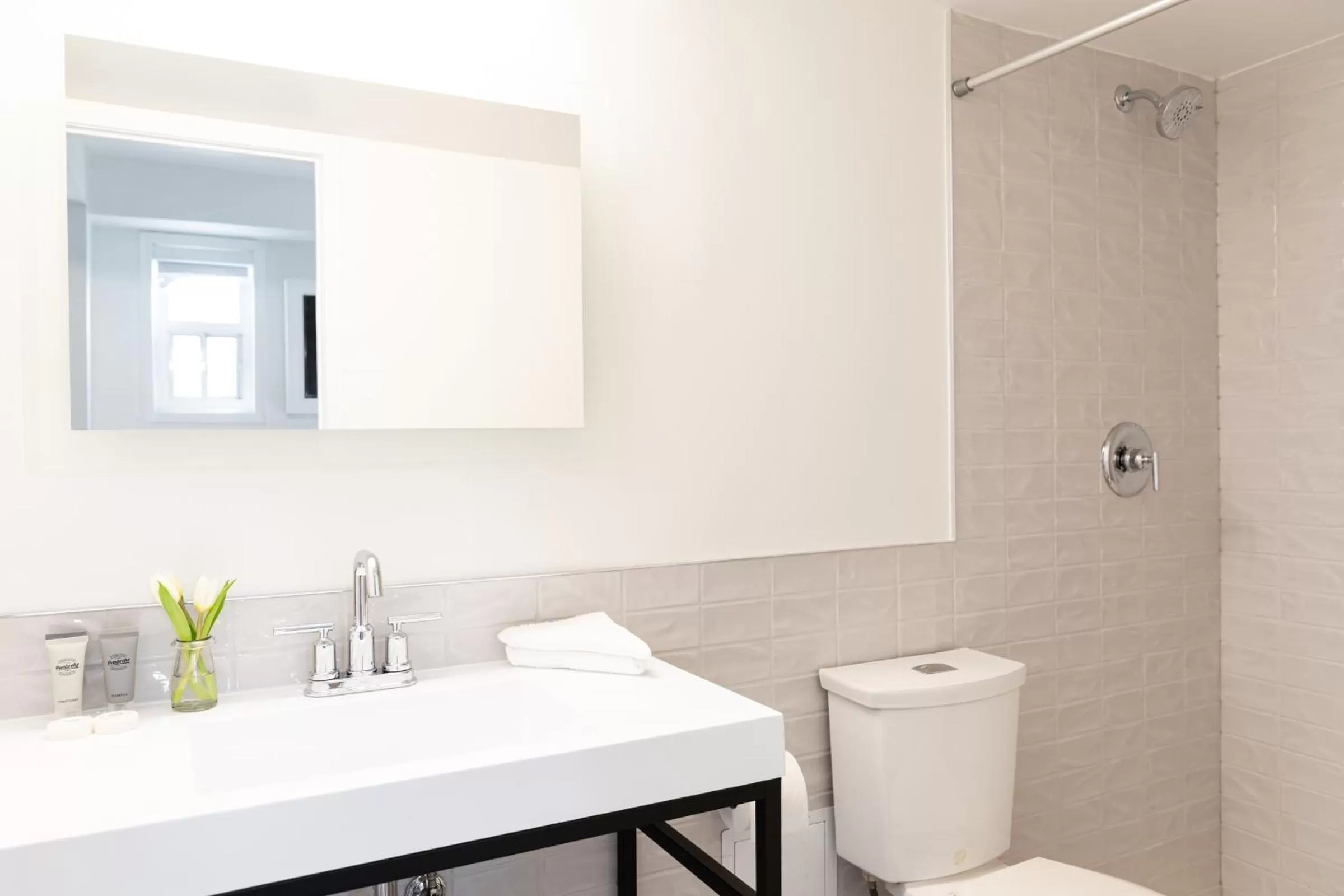 Bathroom in Pembroke Inn