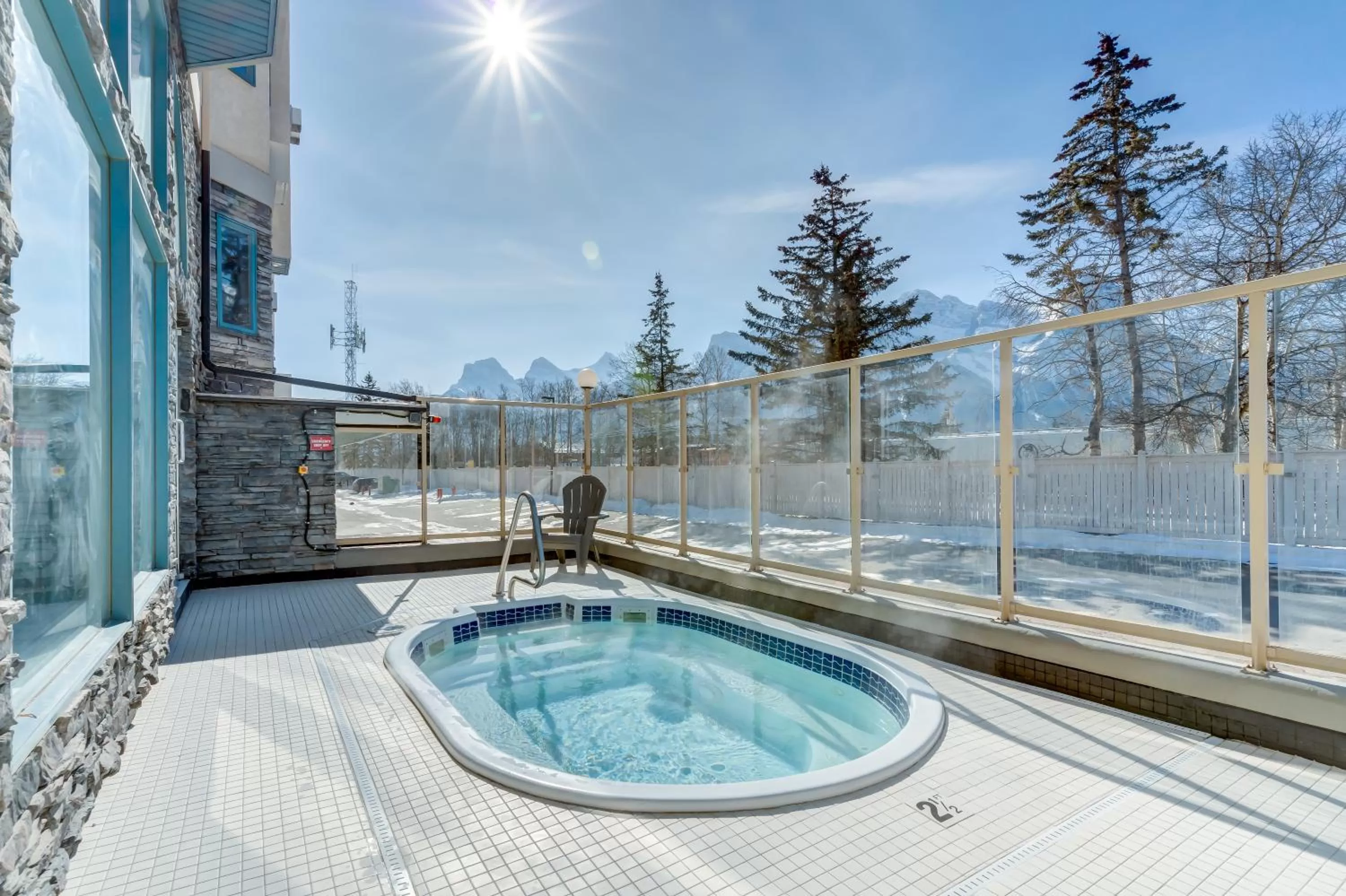 Hot Tub in Chateau Canmore