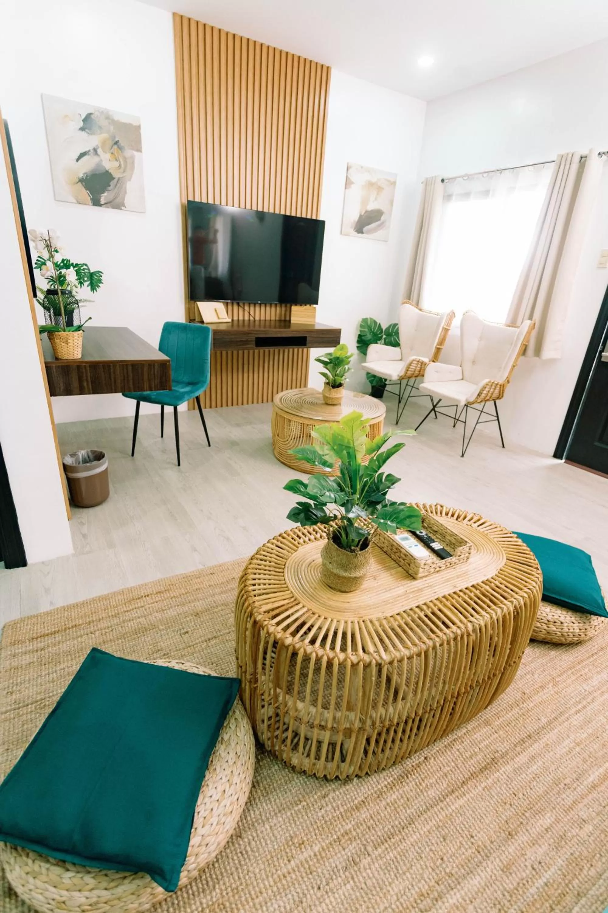 TV and multimedia in 3 Peaks Resort & Boutique Hotel