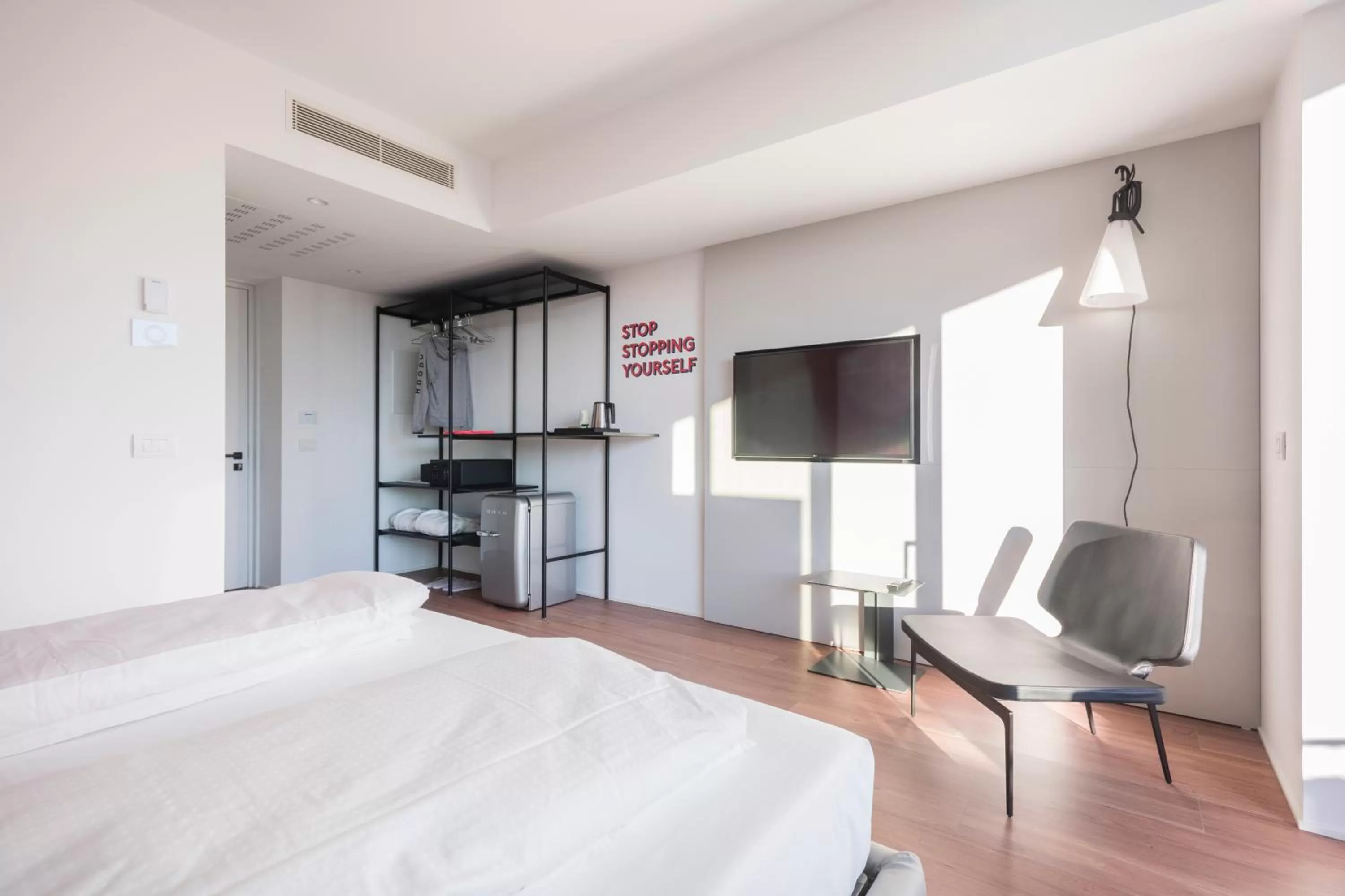 Communal lounge/ TV room, Bed in HOODY ACTIVE & HAPPINESS HOTEL