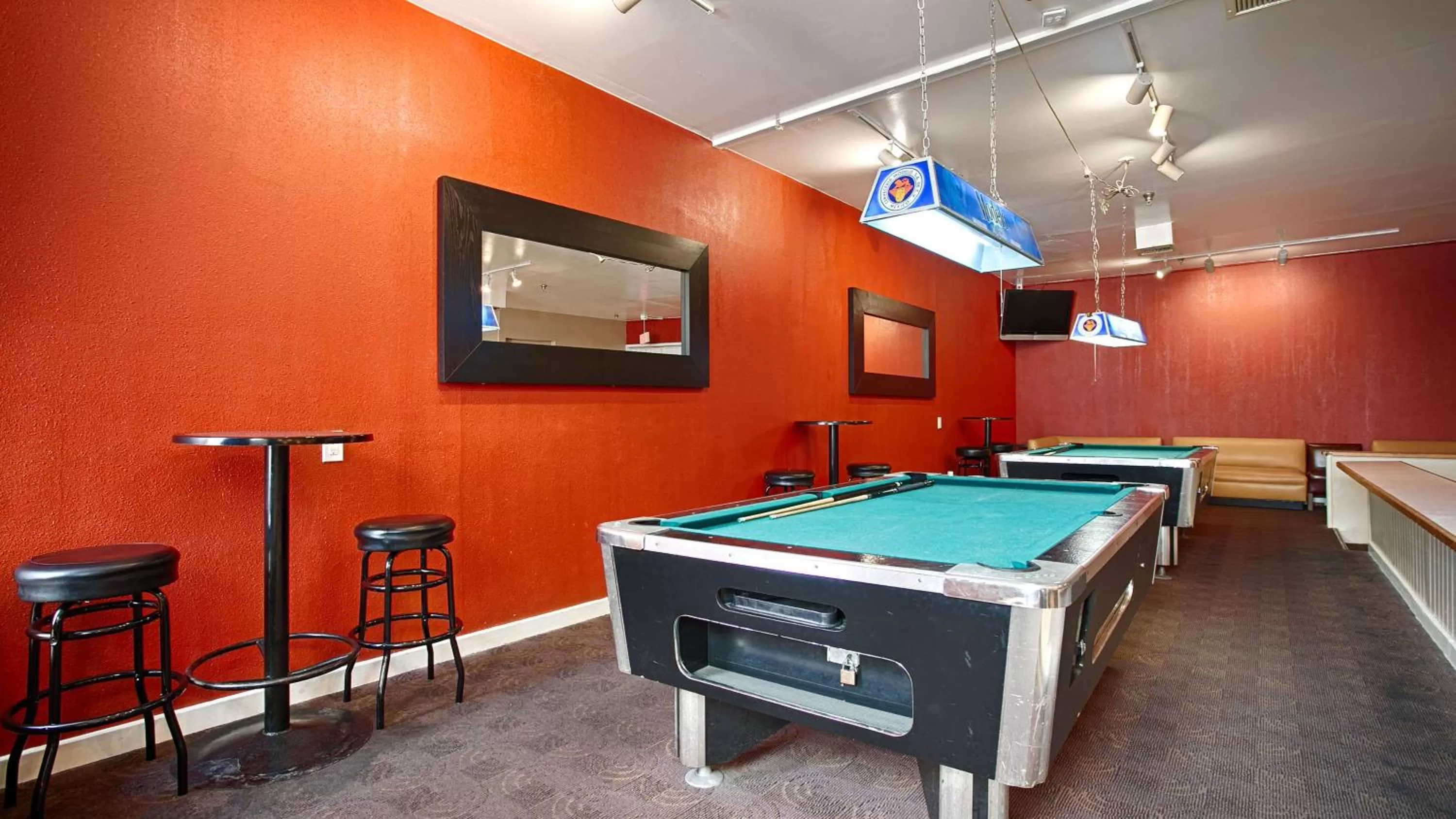 Lounge or bar in Golden Sails Hotel