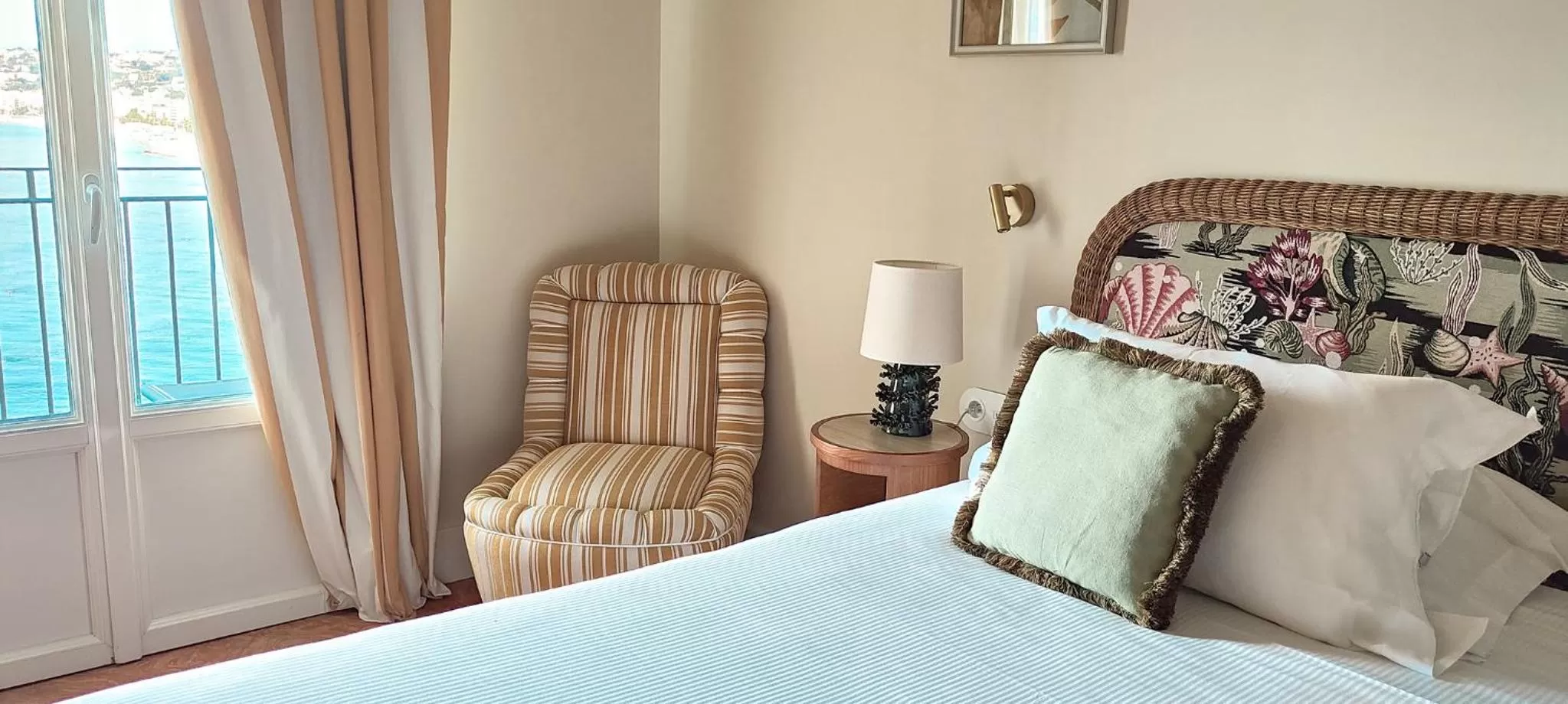 Bedroom, Bed in Hôtel La Pérouse Nice Baie des Anges