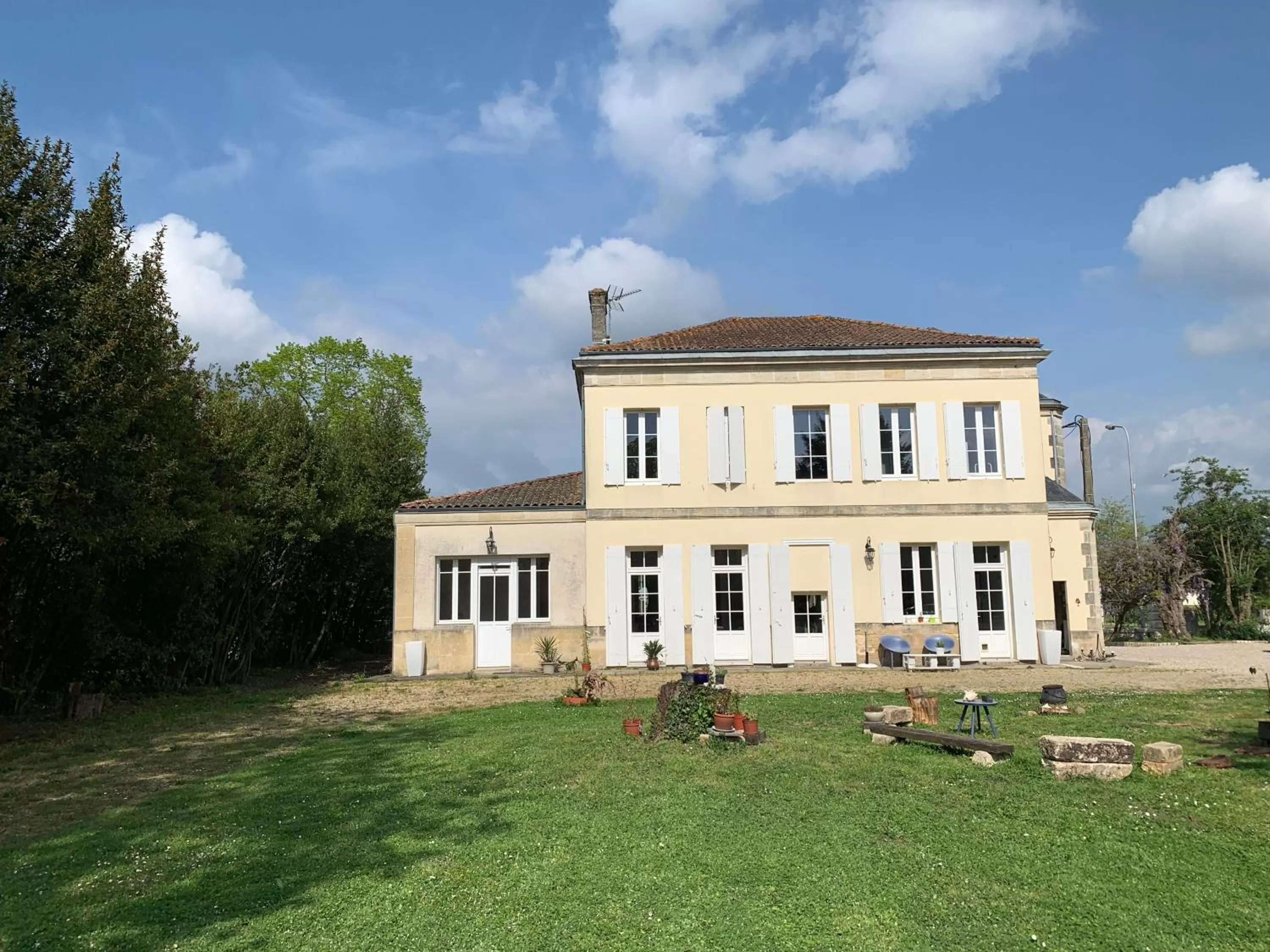 Property Building in Suite privative Abella - Aile de maison bourgeoise