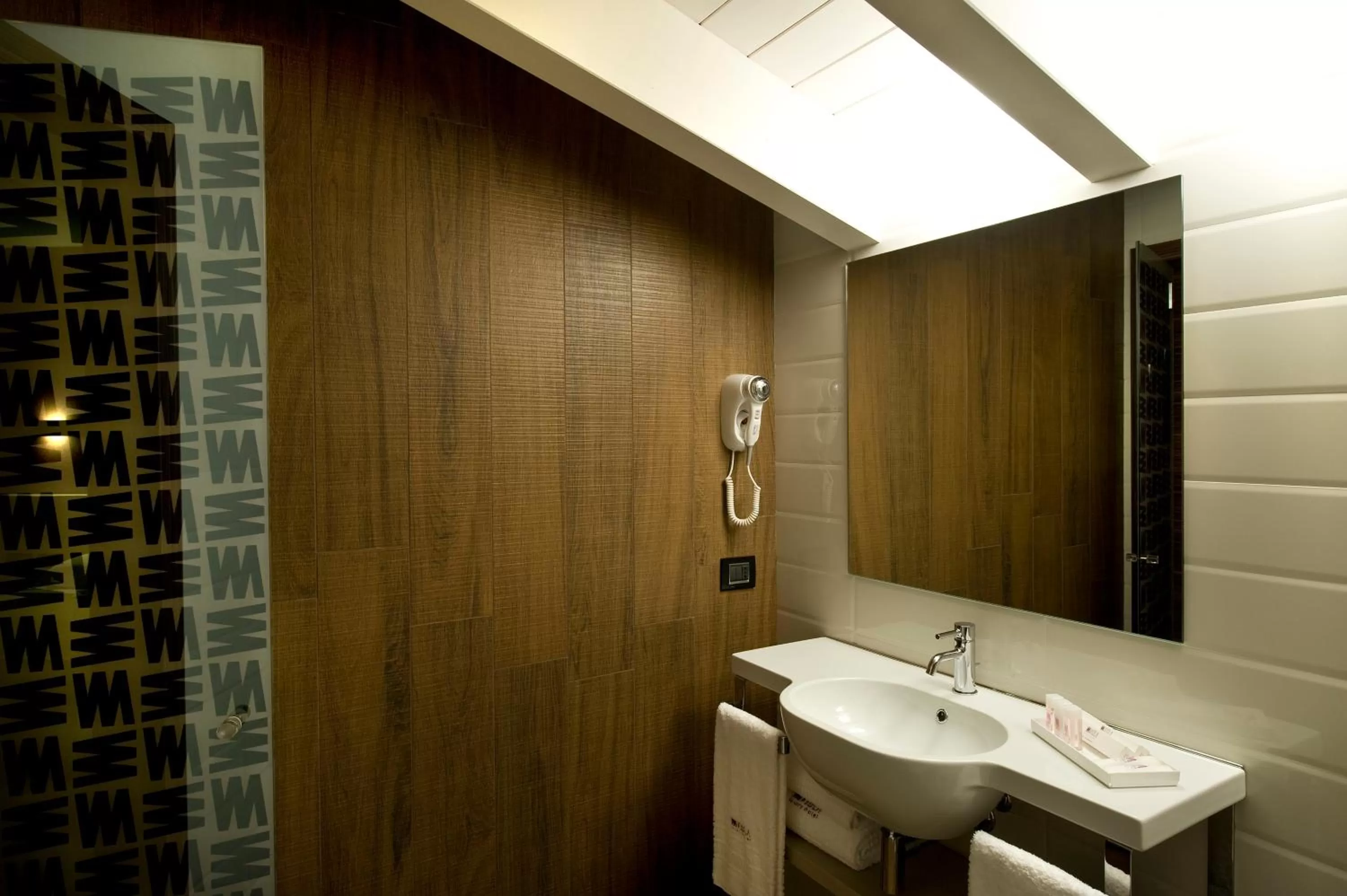 Bathroom in Viola Mhotel