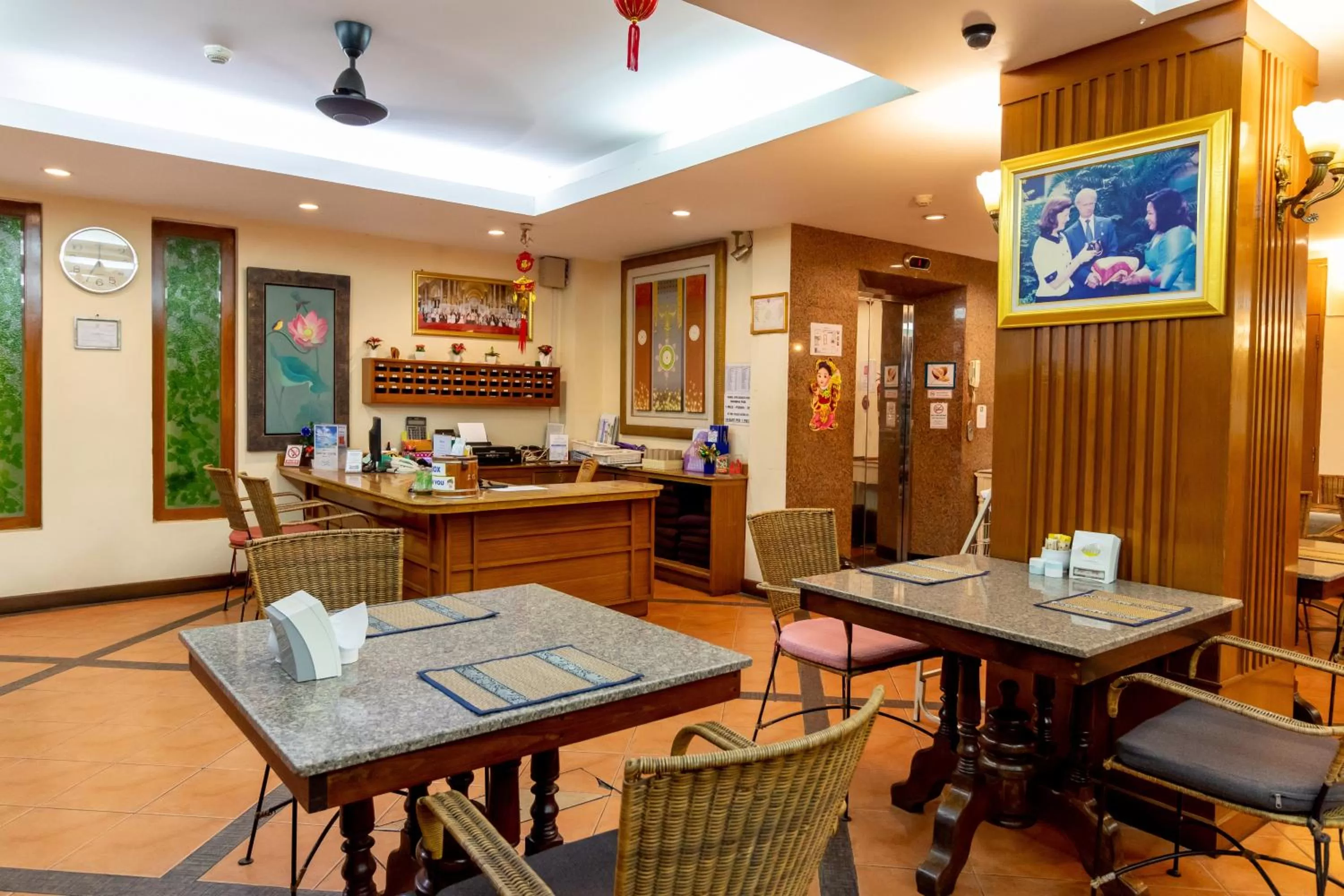 Restaurant/places to eat in Thipurai Beach Hotel