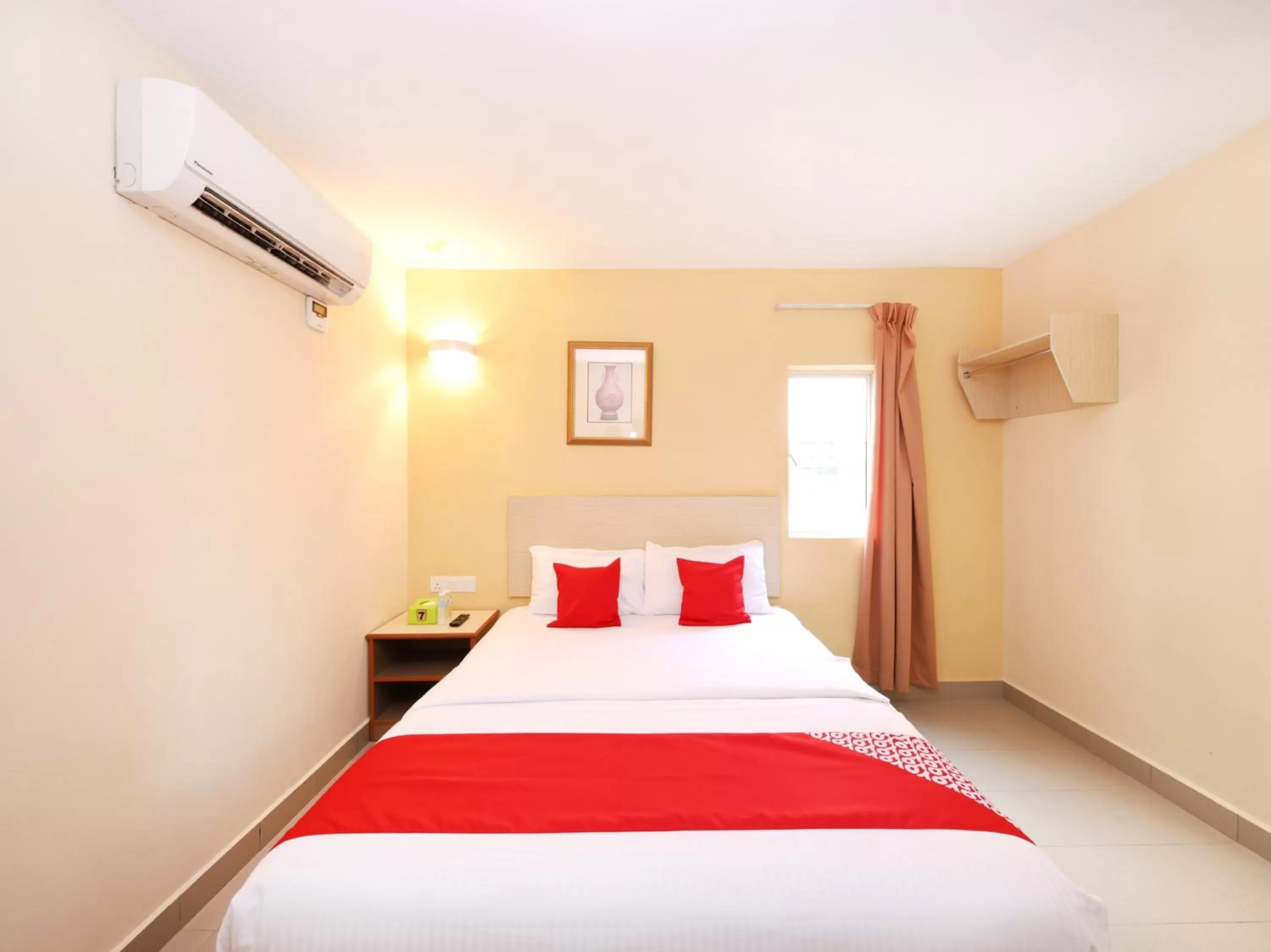 Bedroom in Super OYO 635 Seven Days Hotel