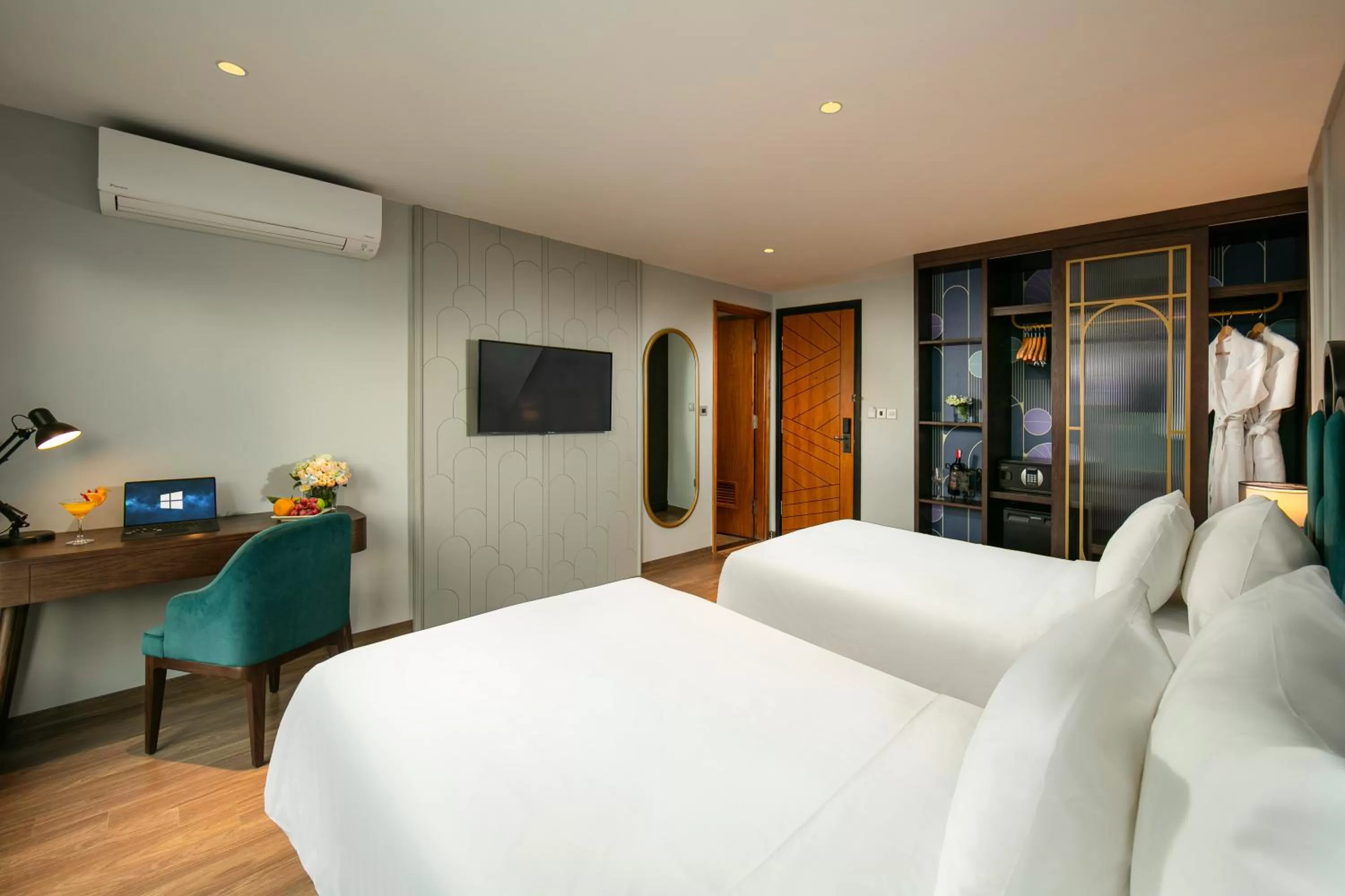 Photo of the whole room, Bed in MAY DE VILLE Lakeside Hotel