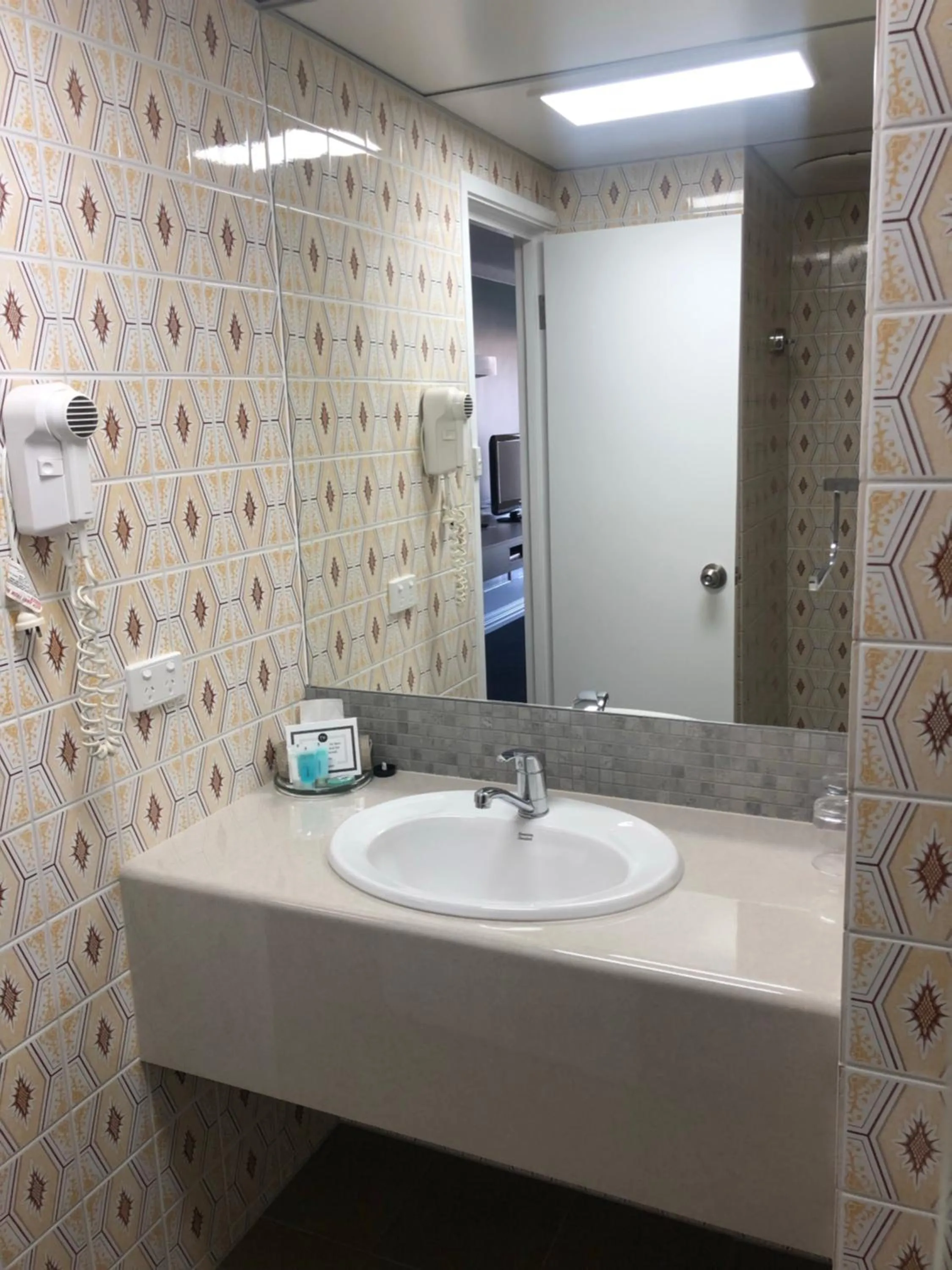 Bathroom in Dog Rock Motel