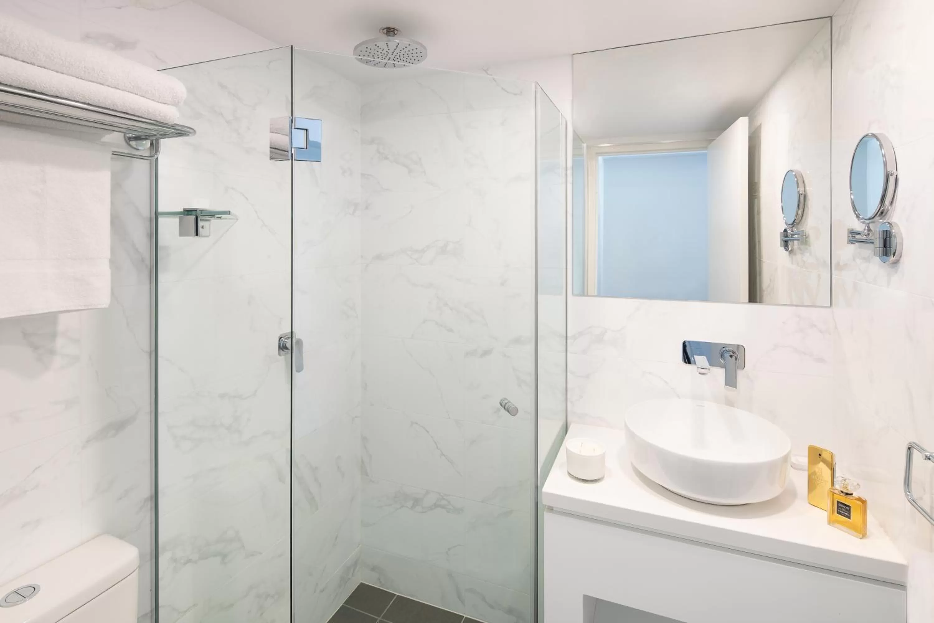 Shower in ibis Sydney World Square