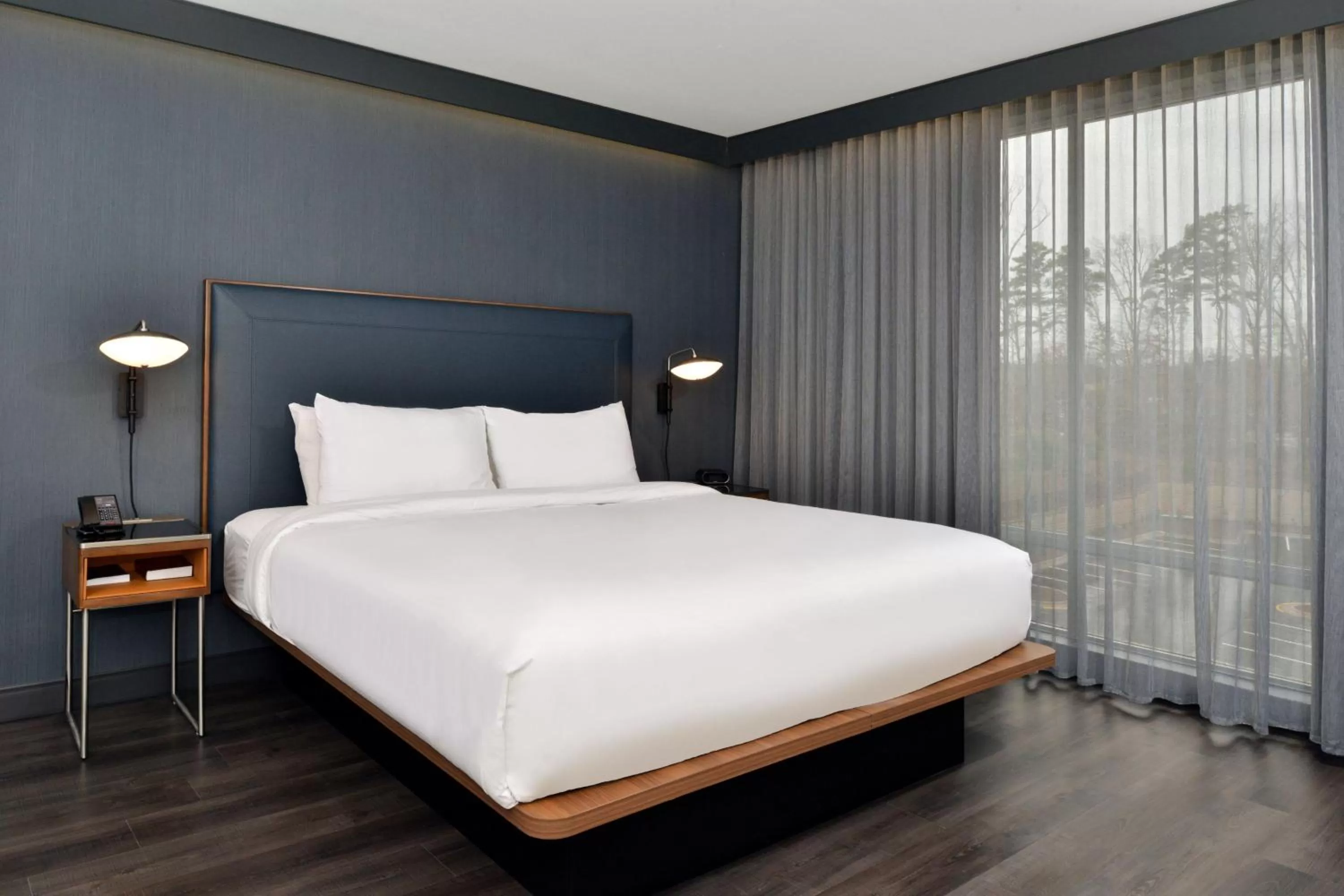 Photo of the whole room, Bed in Courtyard by Marriott Raleigh Cary Crossroads