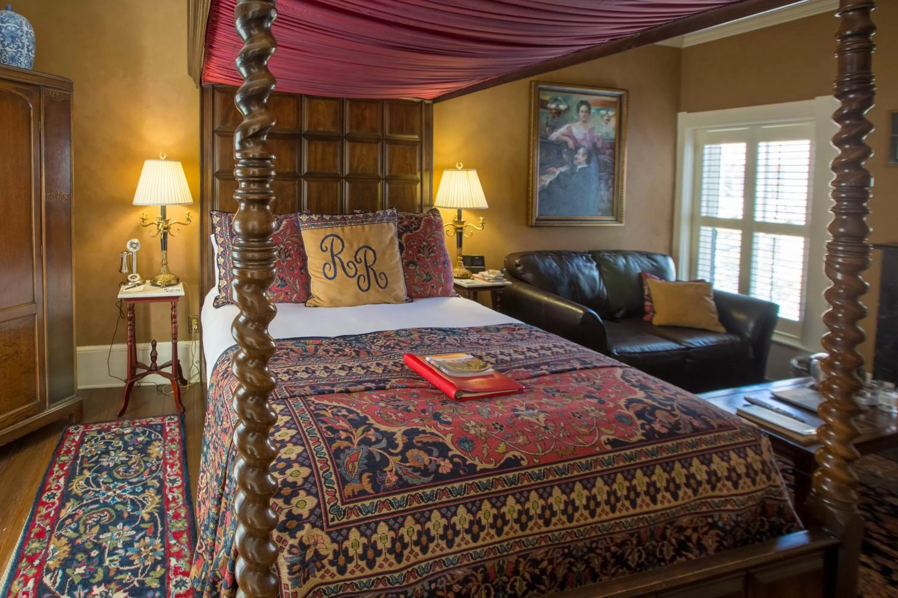 Bed in Ballastone Inn