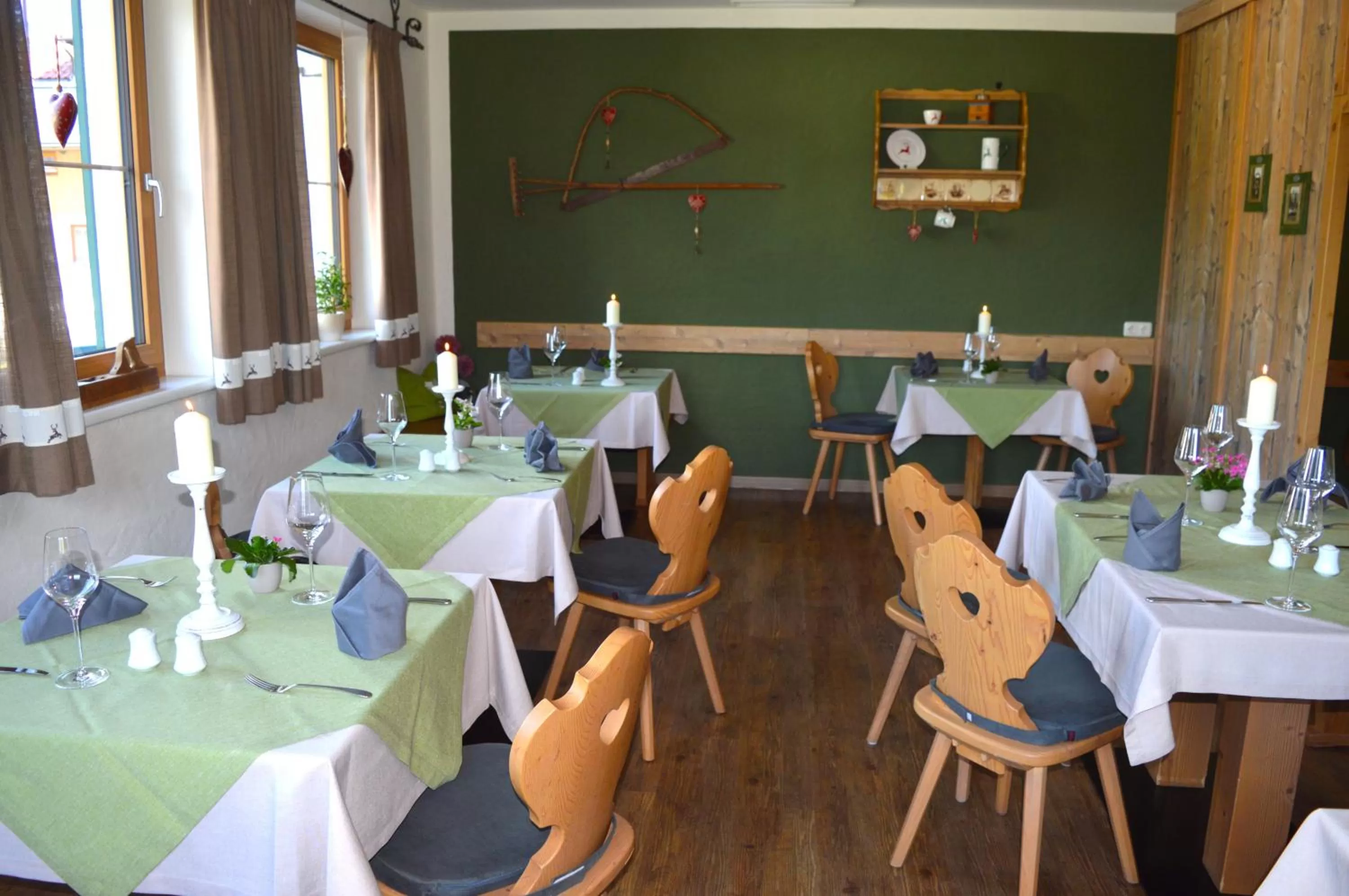 Restaurant/places to eat in Hotel zum Urviech -Erwachsenenhotel-