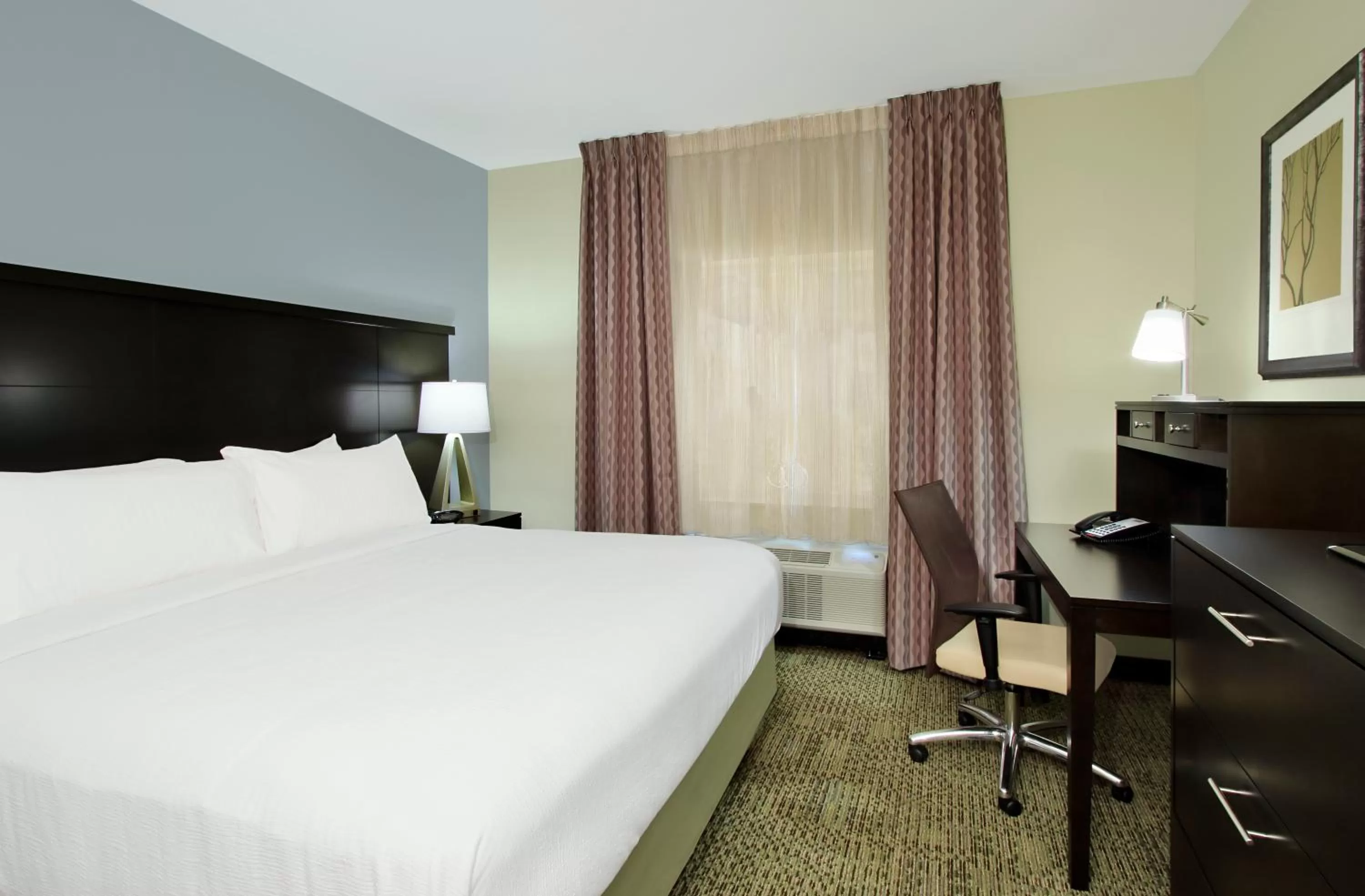 Bedroom, Bed in Staybridge Suites - Houston - Medical Center by IHG