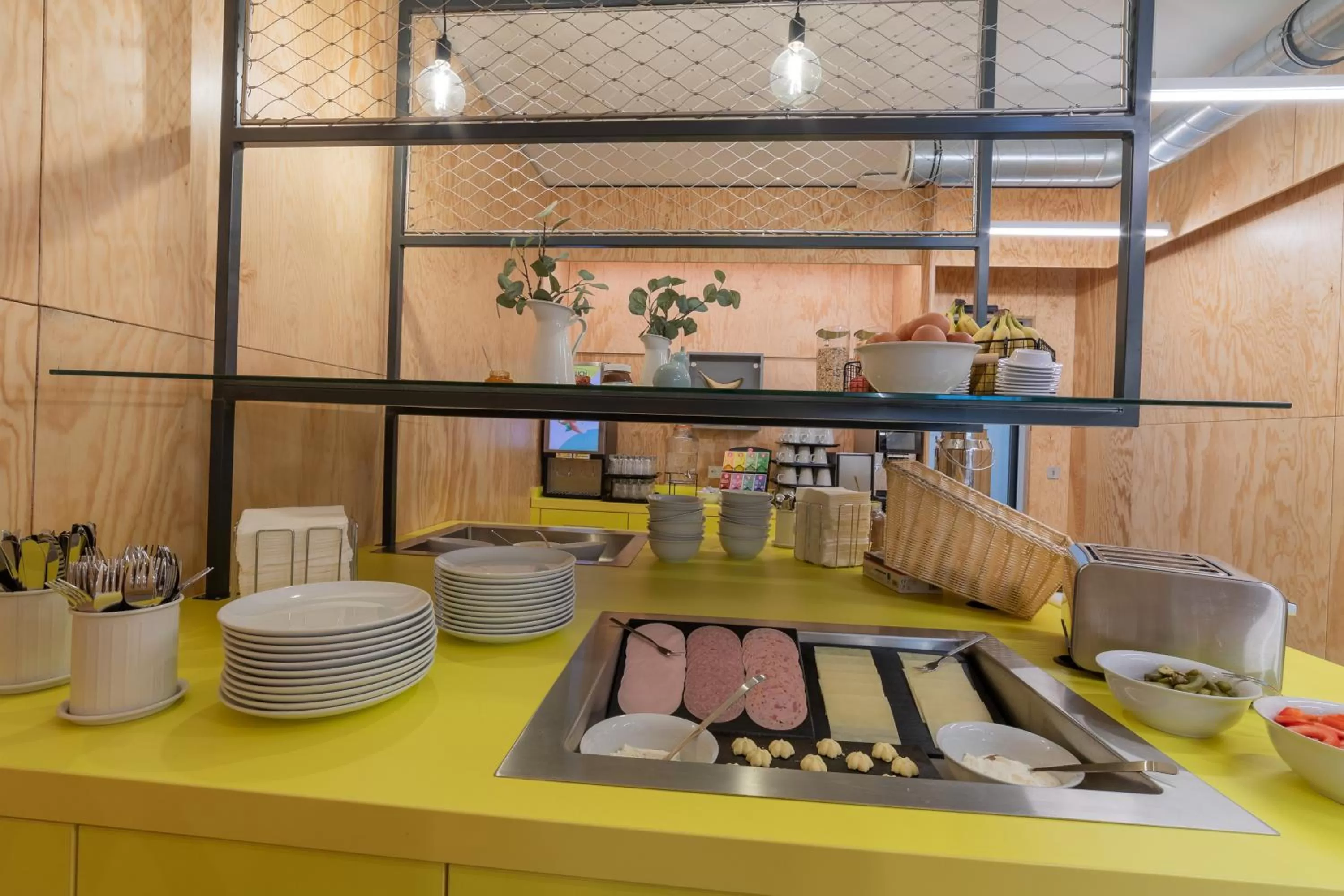 Breakfast in MEININGER Hotel Innsbruck Zentrum