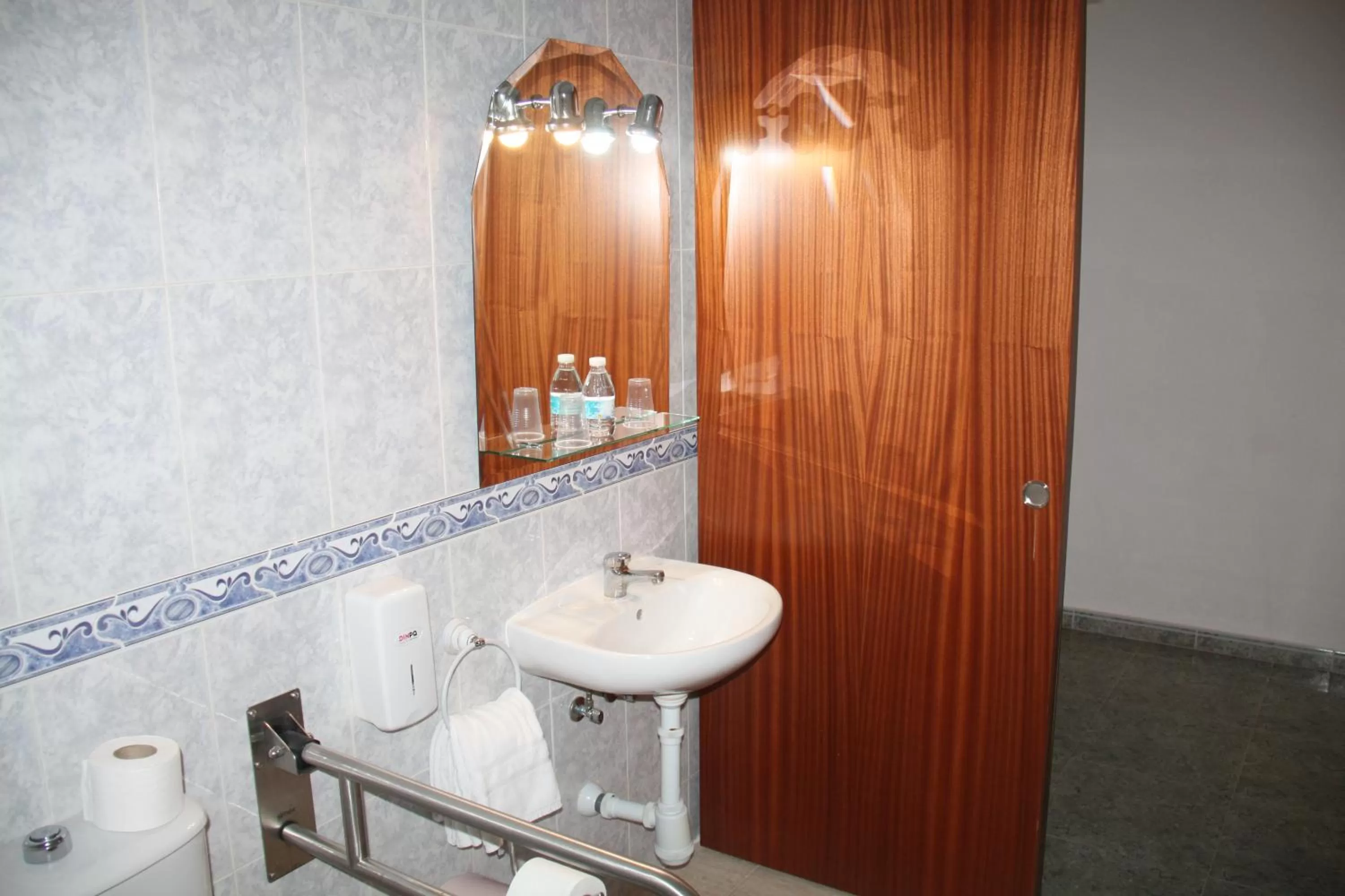 Toilet, Bathroom in Hotel Los Manjares