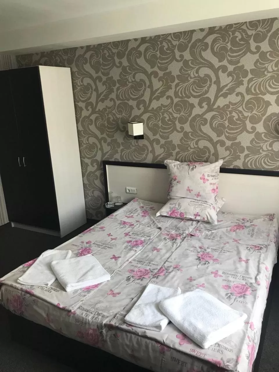 Photo of the whole room, Bed in Casa Blanca