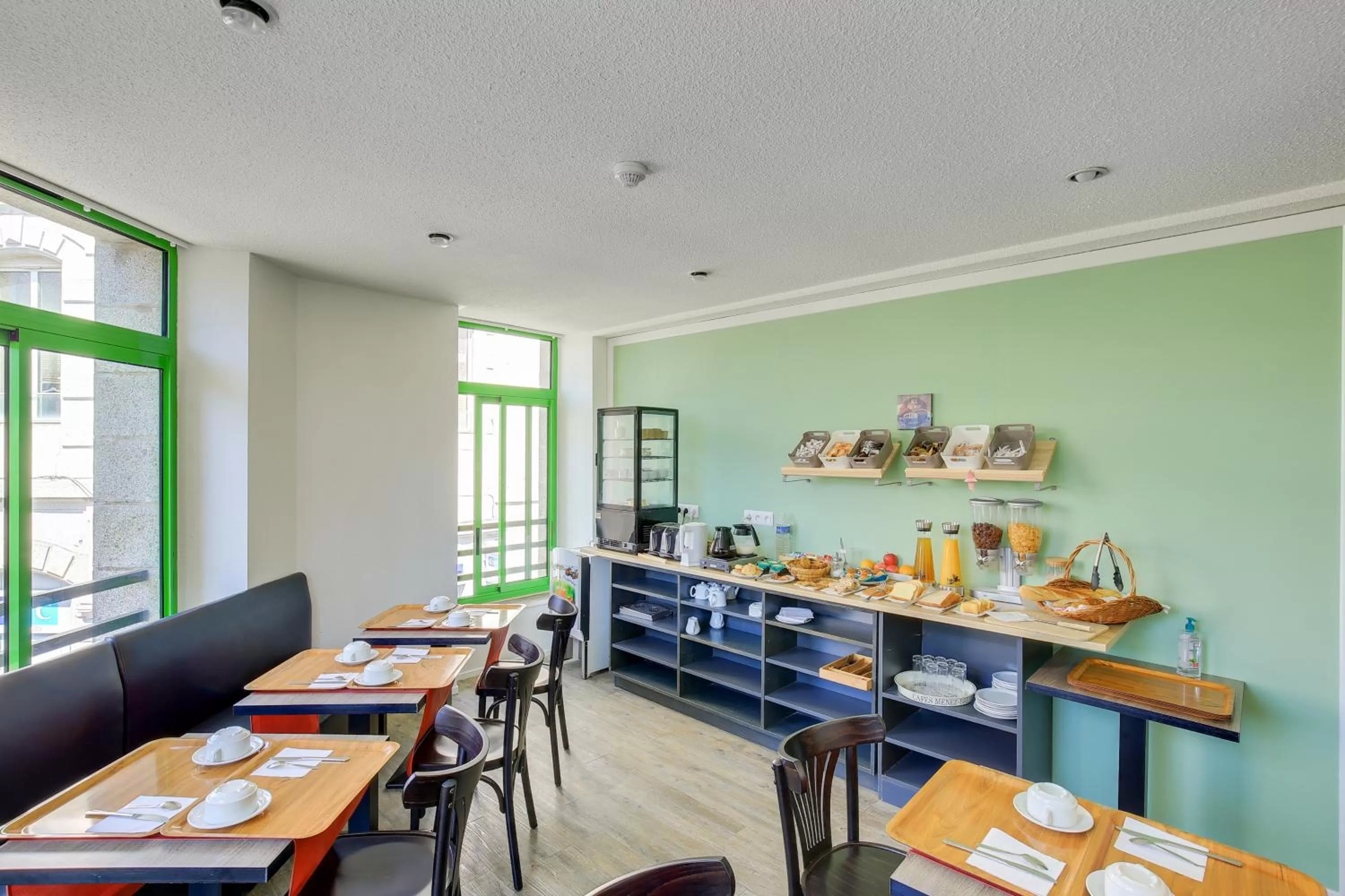 Breakfast in Contact Hôtel du Champ de Mars de Saint-Brieuc