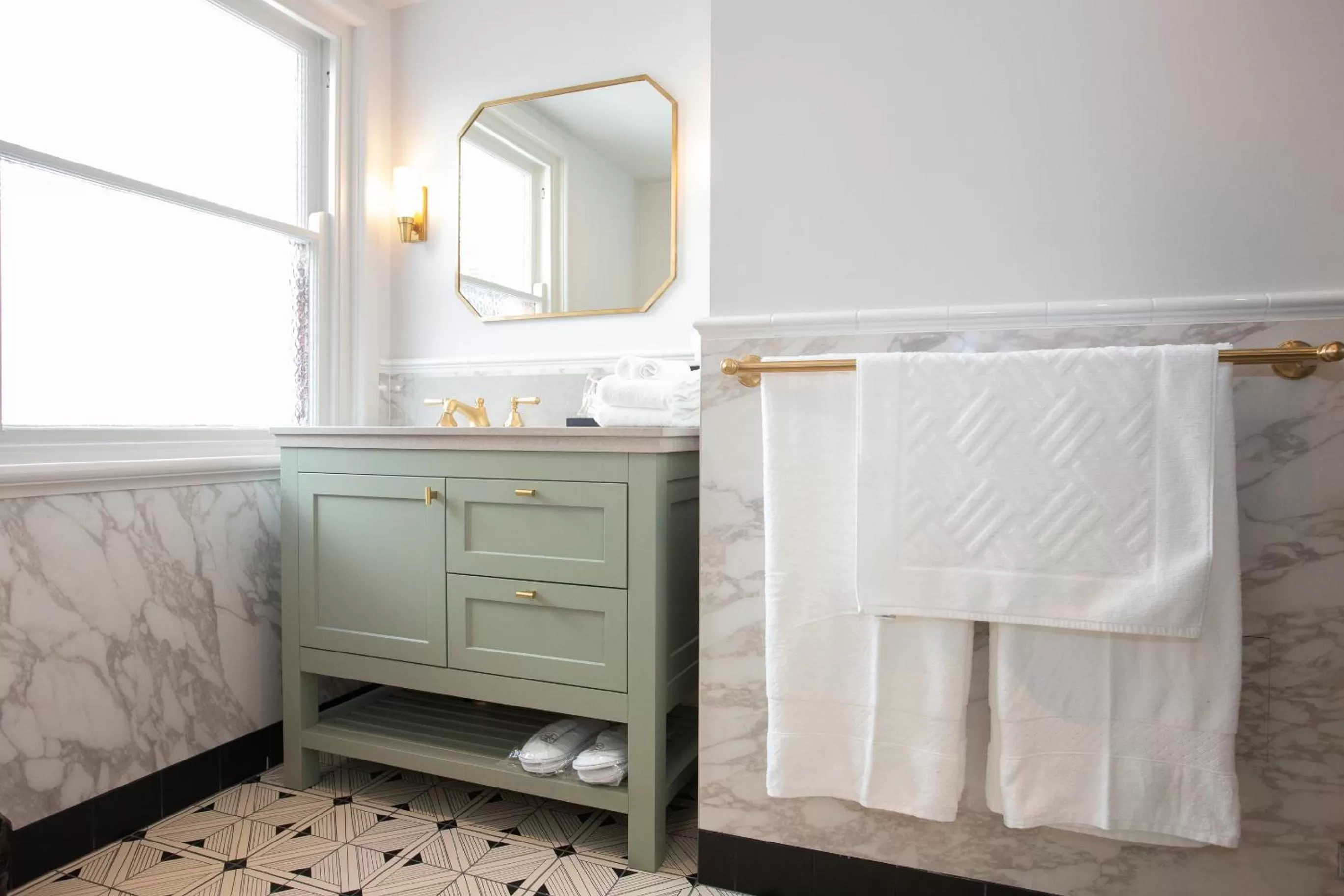 Bathroom in Tattersalls Hotel