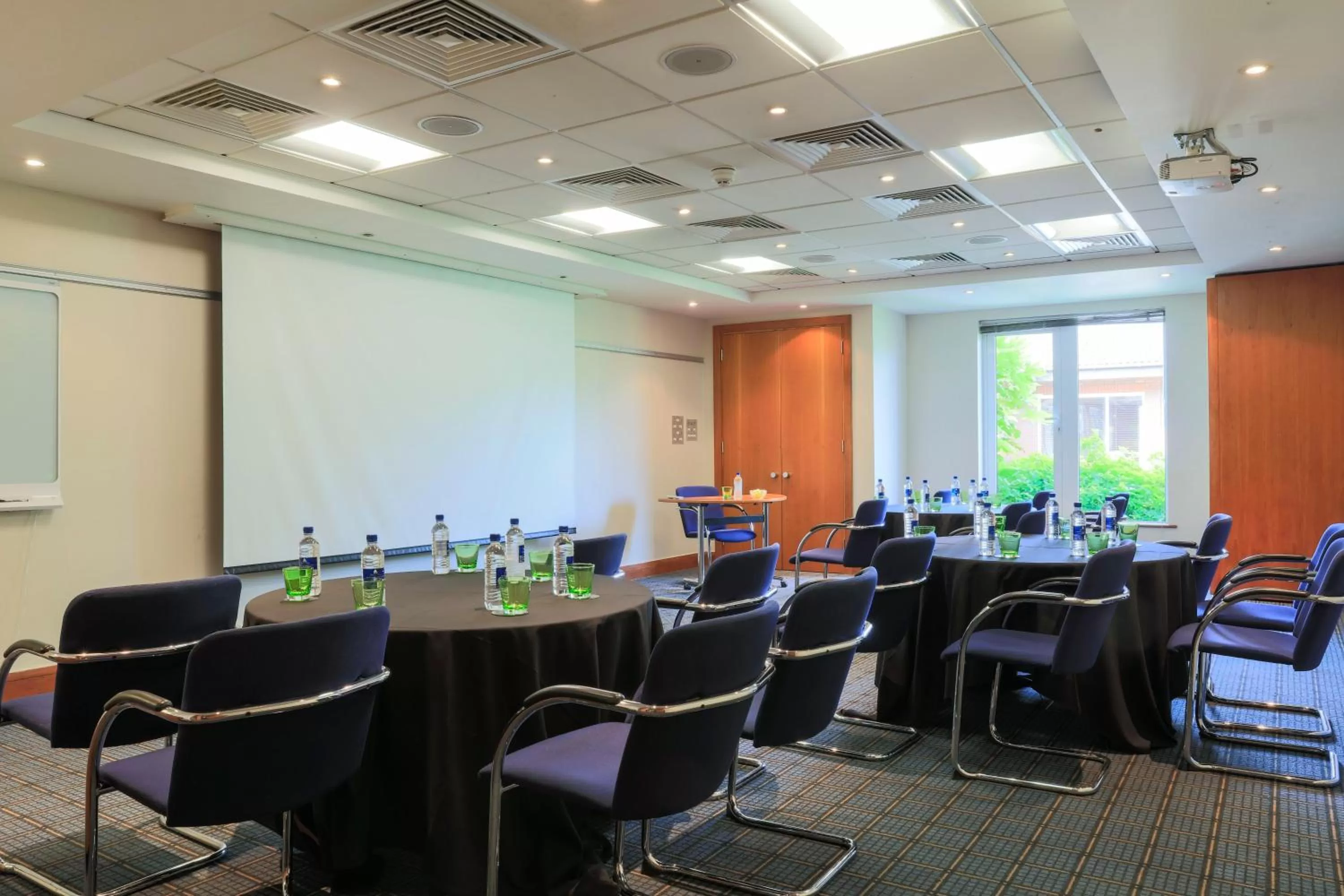 Meeting/conference room in Holiday Inn Guildford by IHG