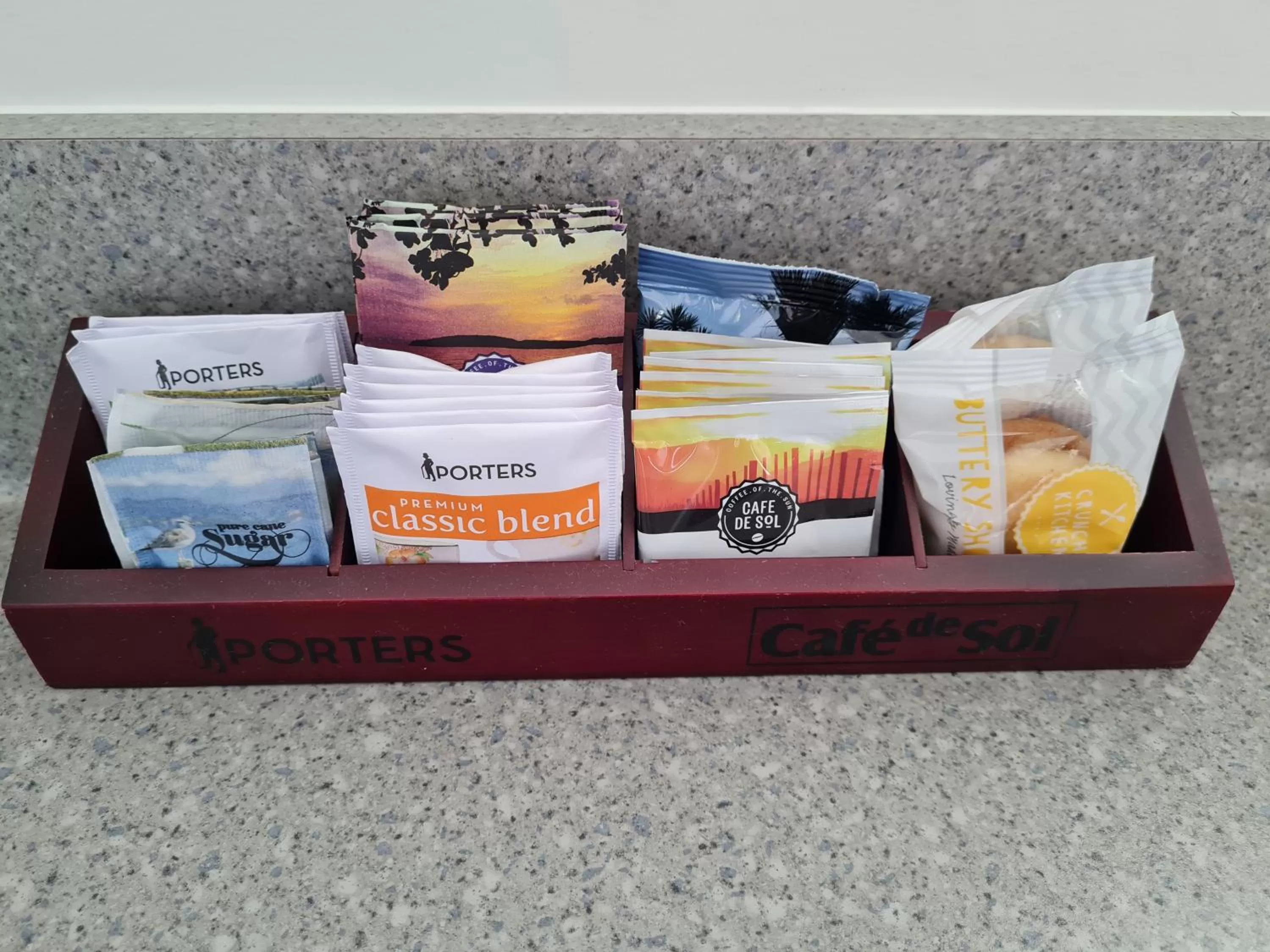 Coffee/tea facilities in Kings Court Motel