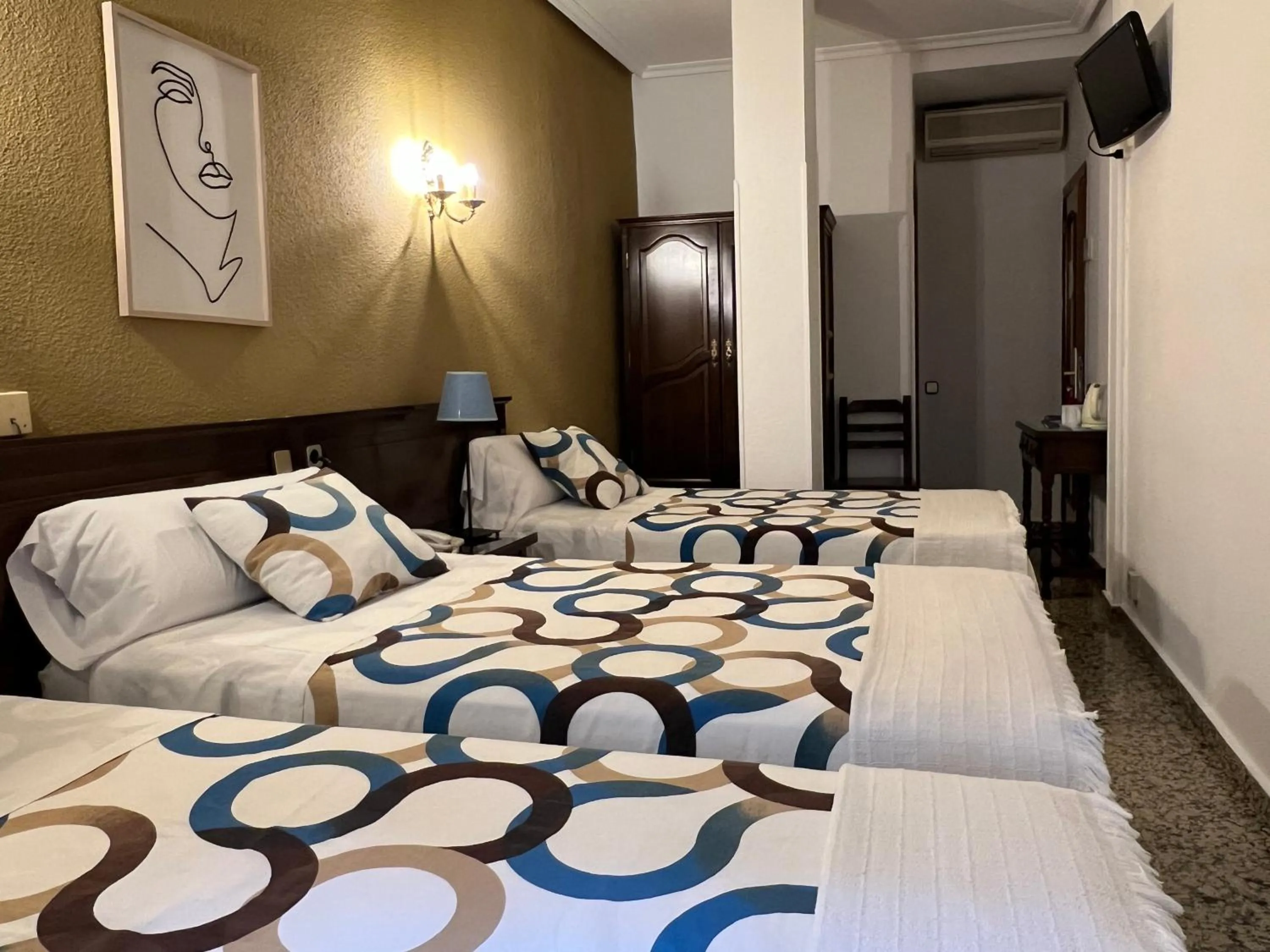 Photo of the whole room, Bed in Hostal Sonsoles Madrid-Centro