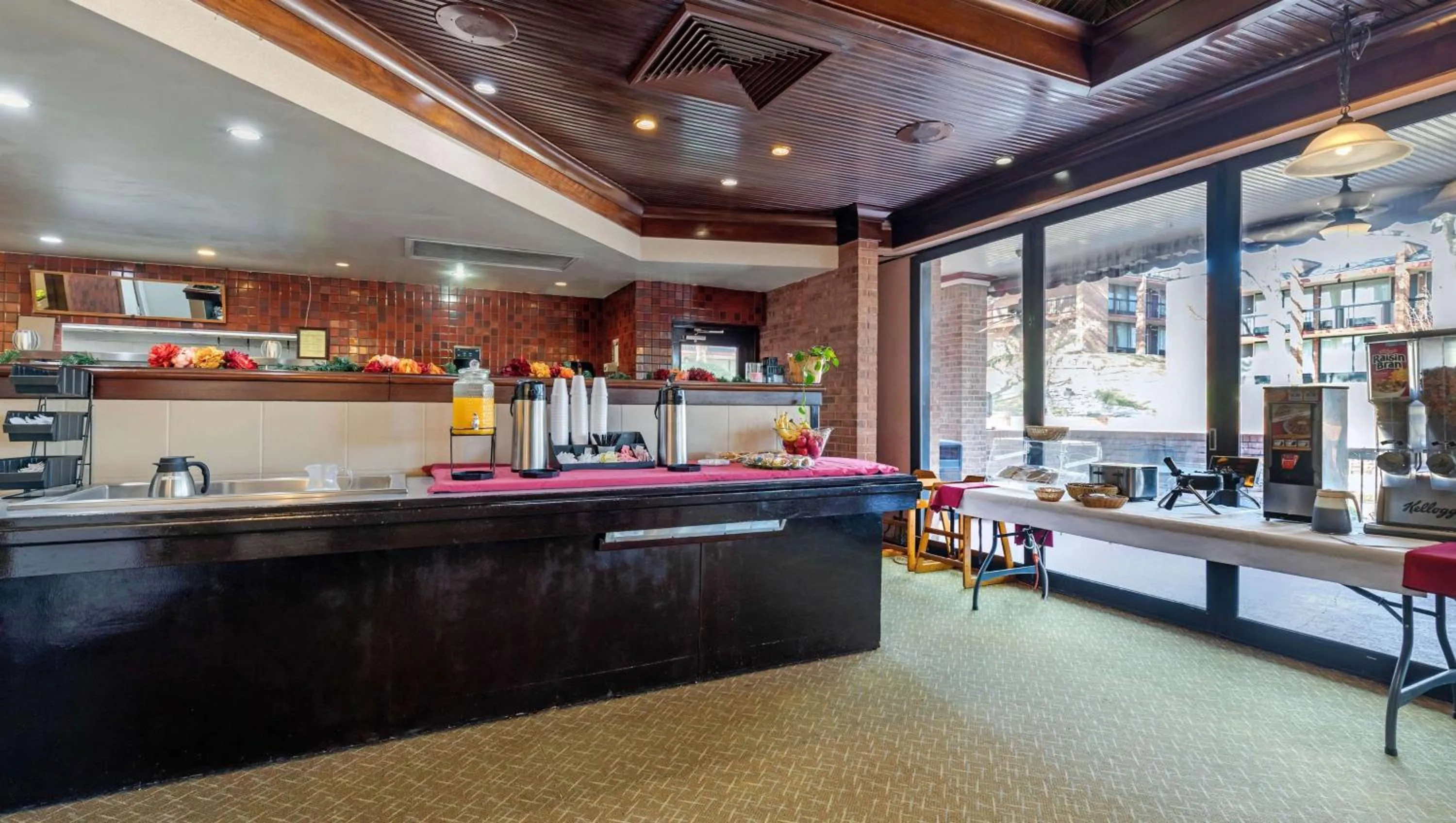 Breakfast in Magnuson Grand Hotel and Conference Center Tyler