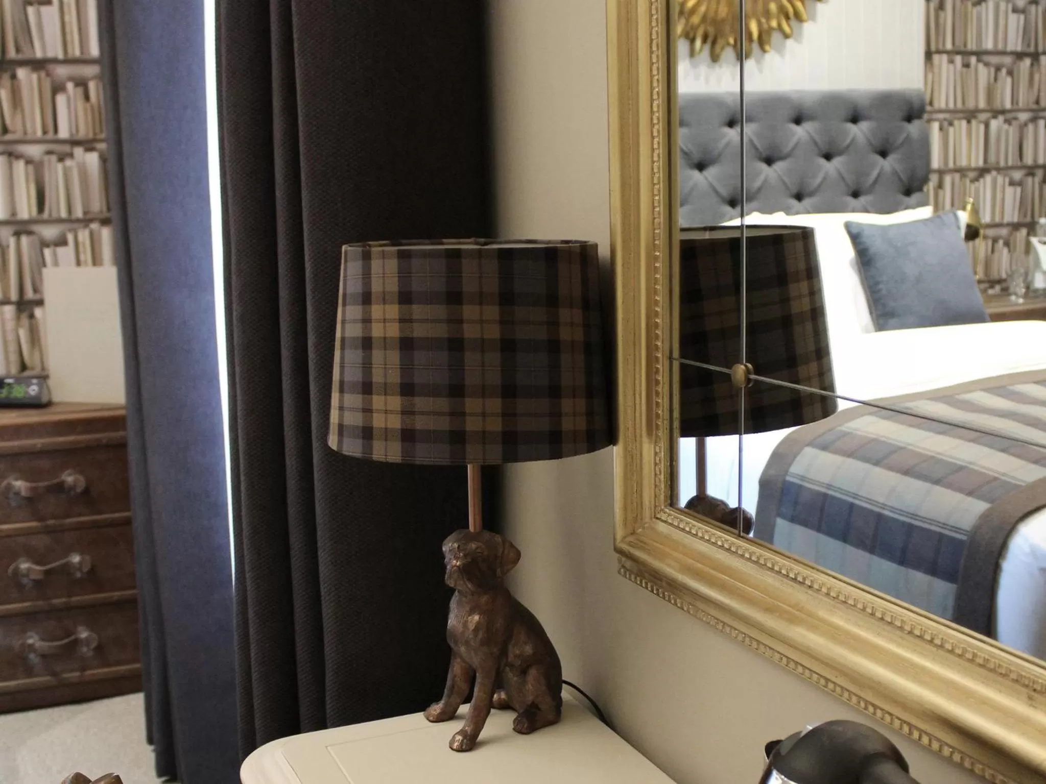 Decorative detail, Bed in The One Tun Pub & Rooms