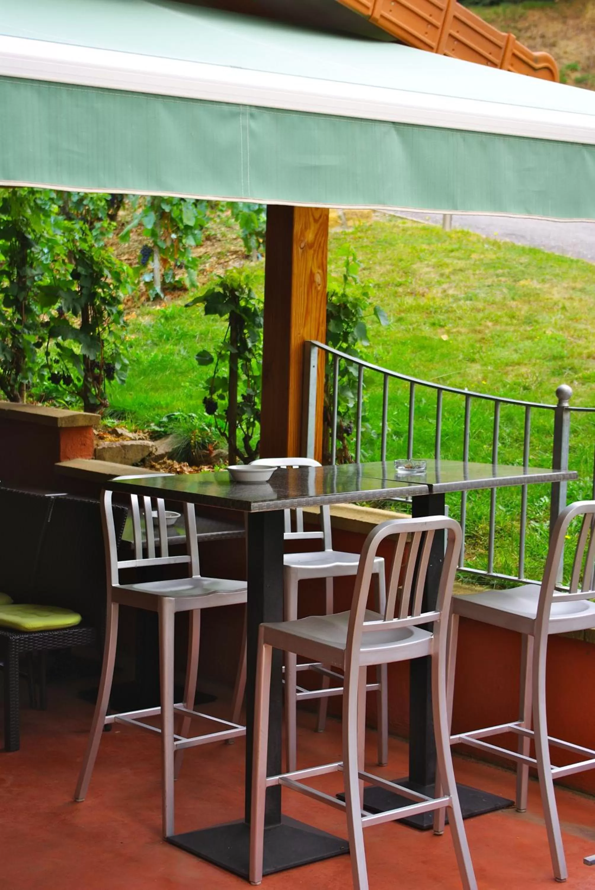 Lounge or bar in Logis Hôtel Burnichon